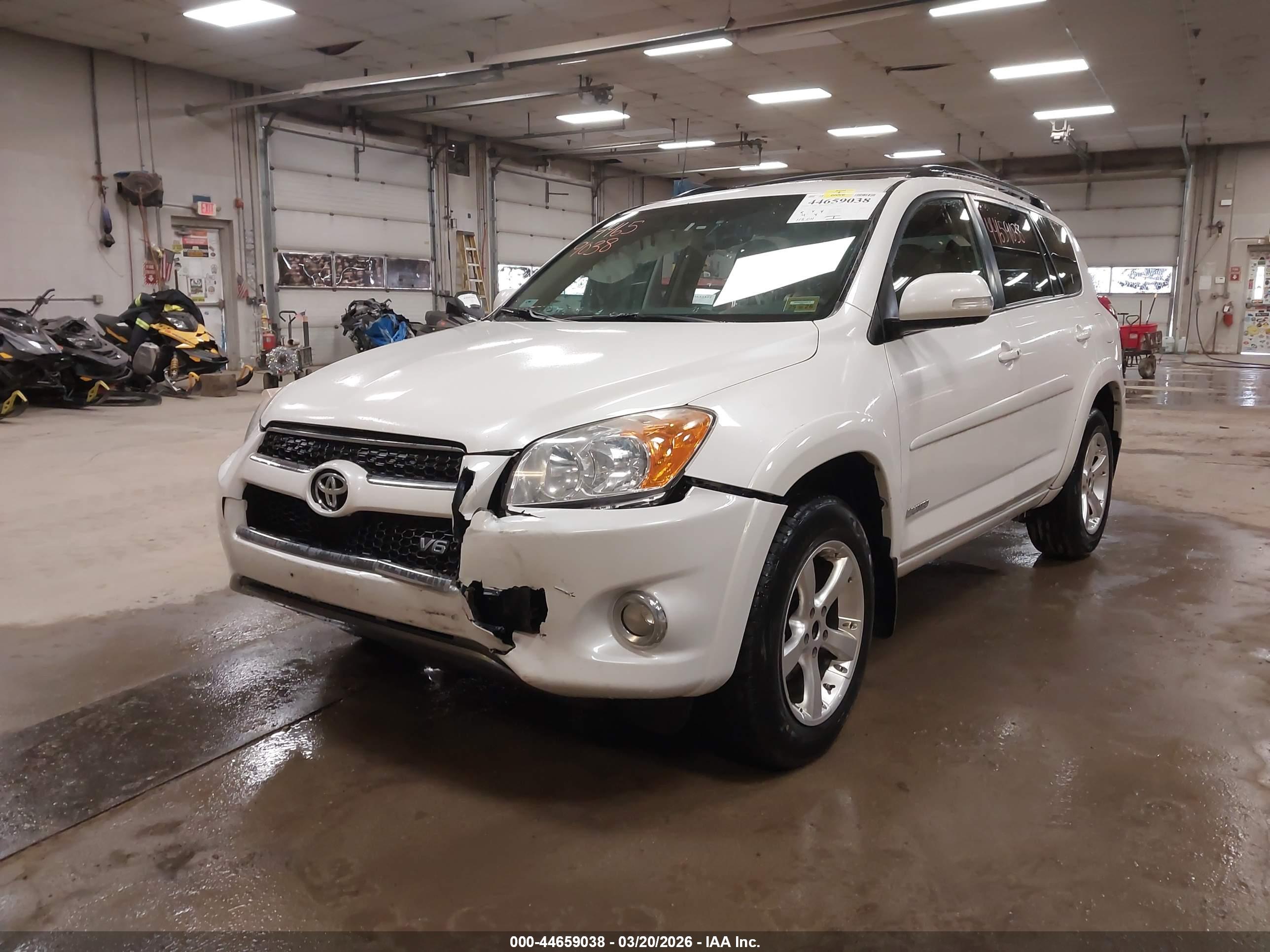 TOYOTA RAV4 image 2