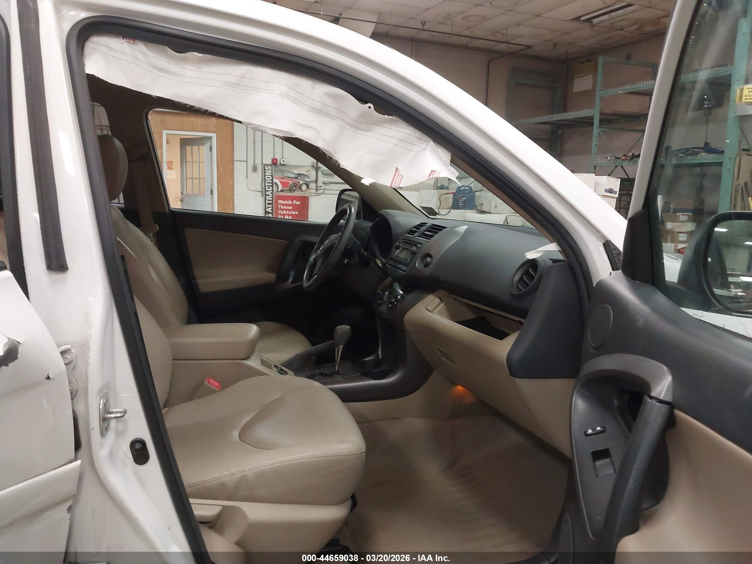 TOYOTA RAV4 image 5