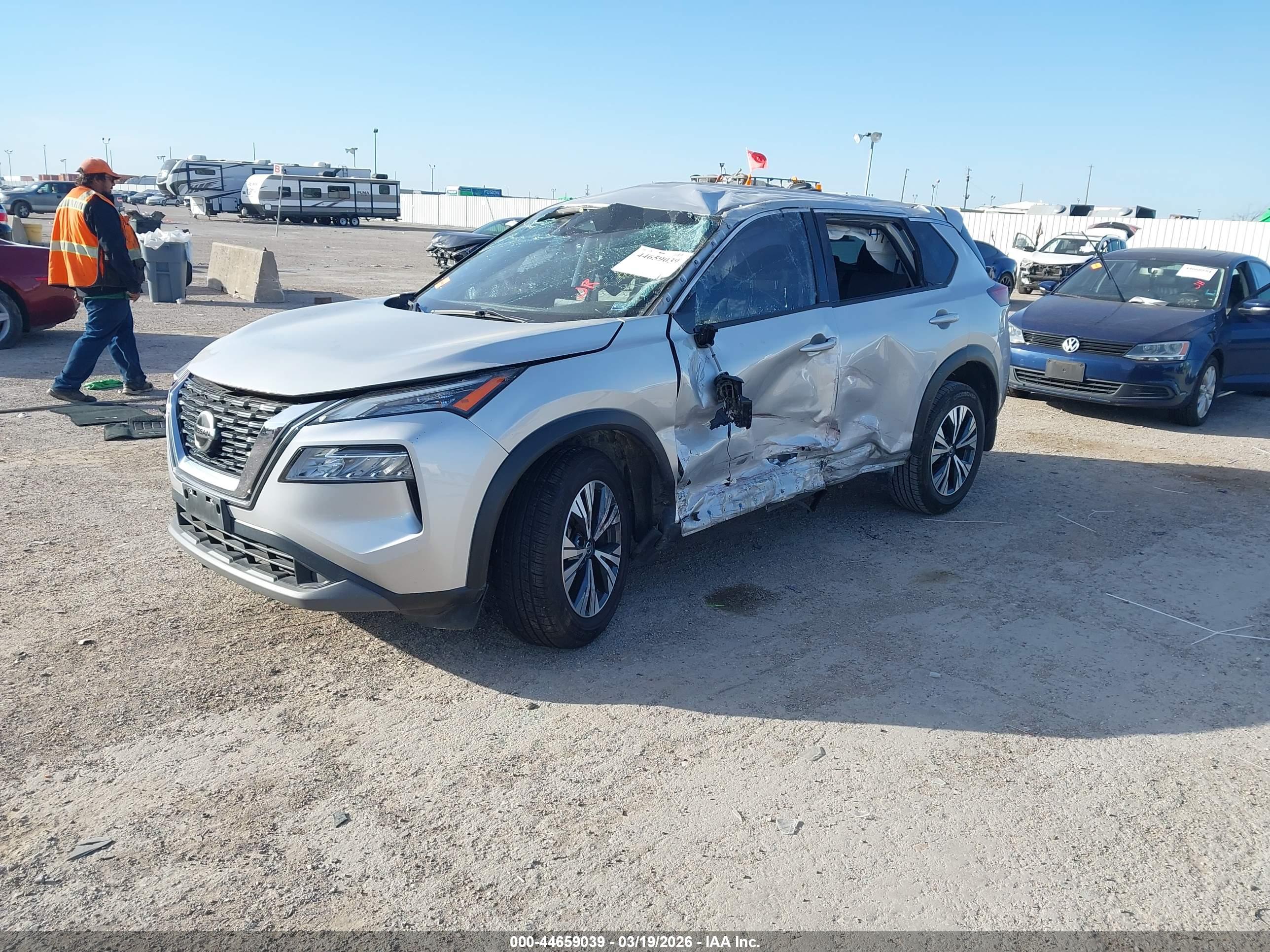 NISSAN ROGUE image 2