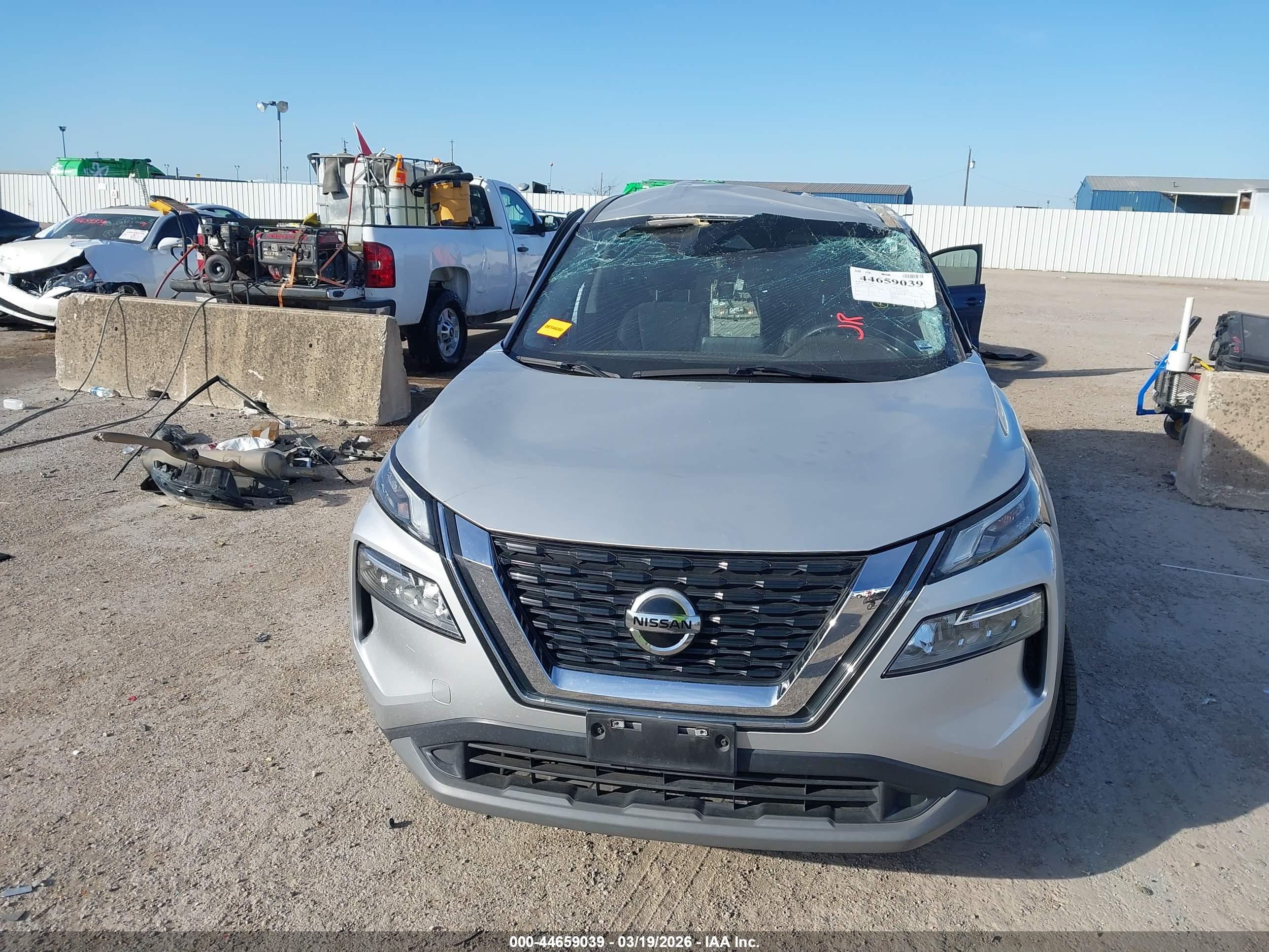 NISSAN ROGUE image 6