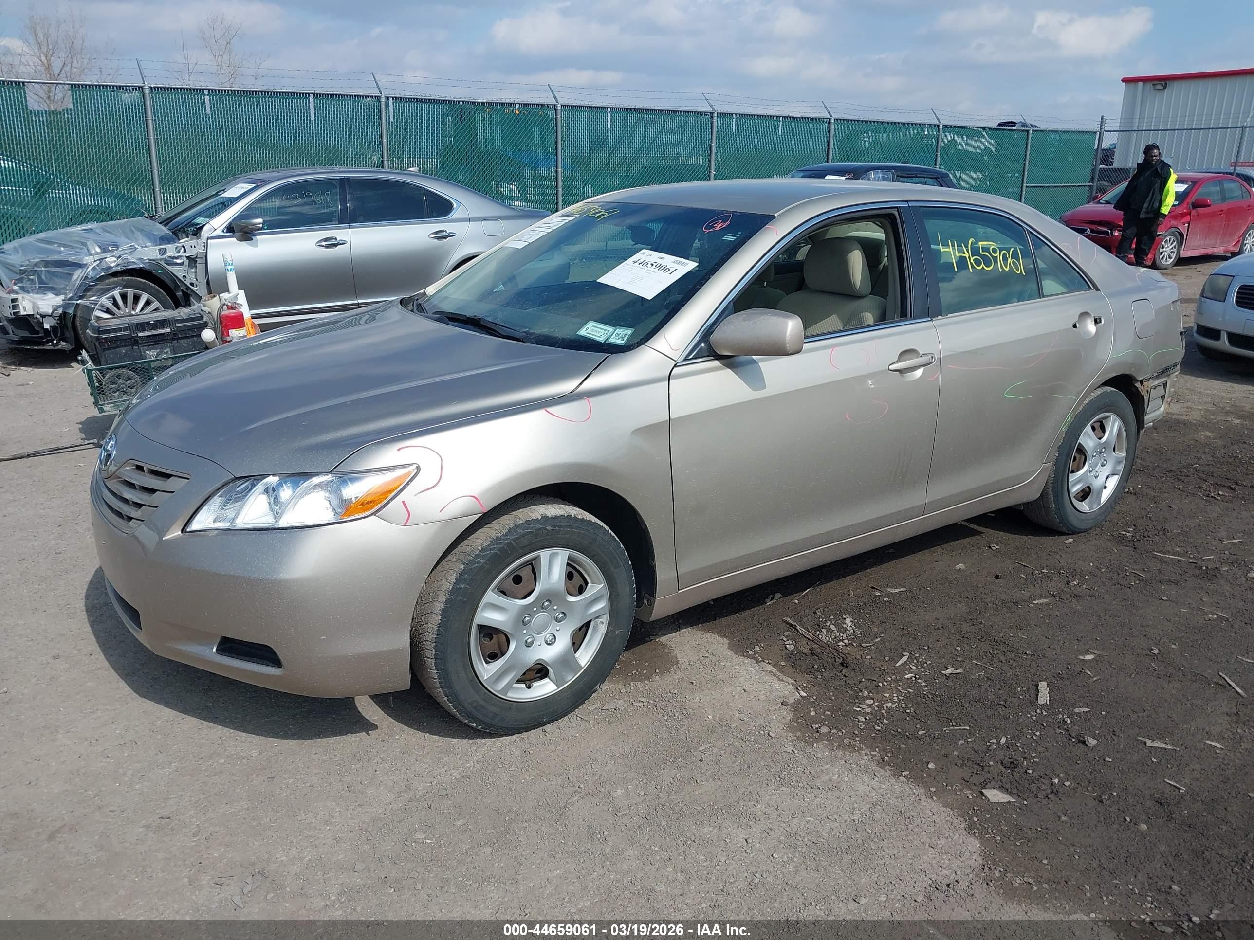 TOYOTA CAMRY image 2