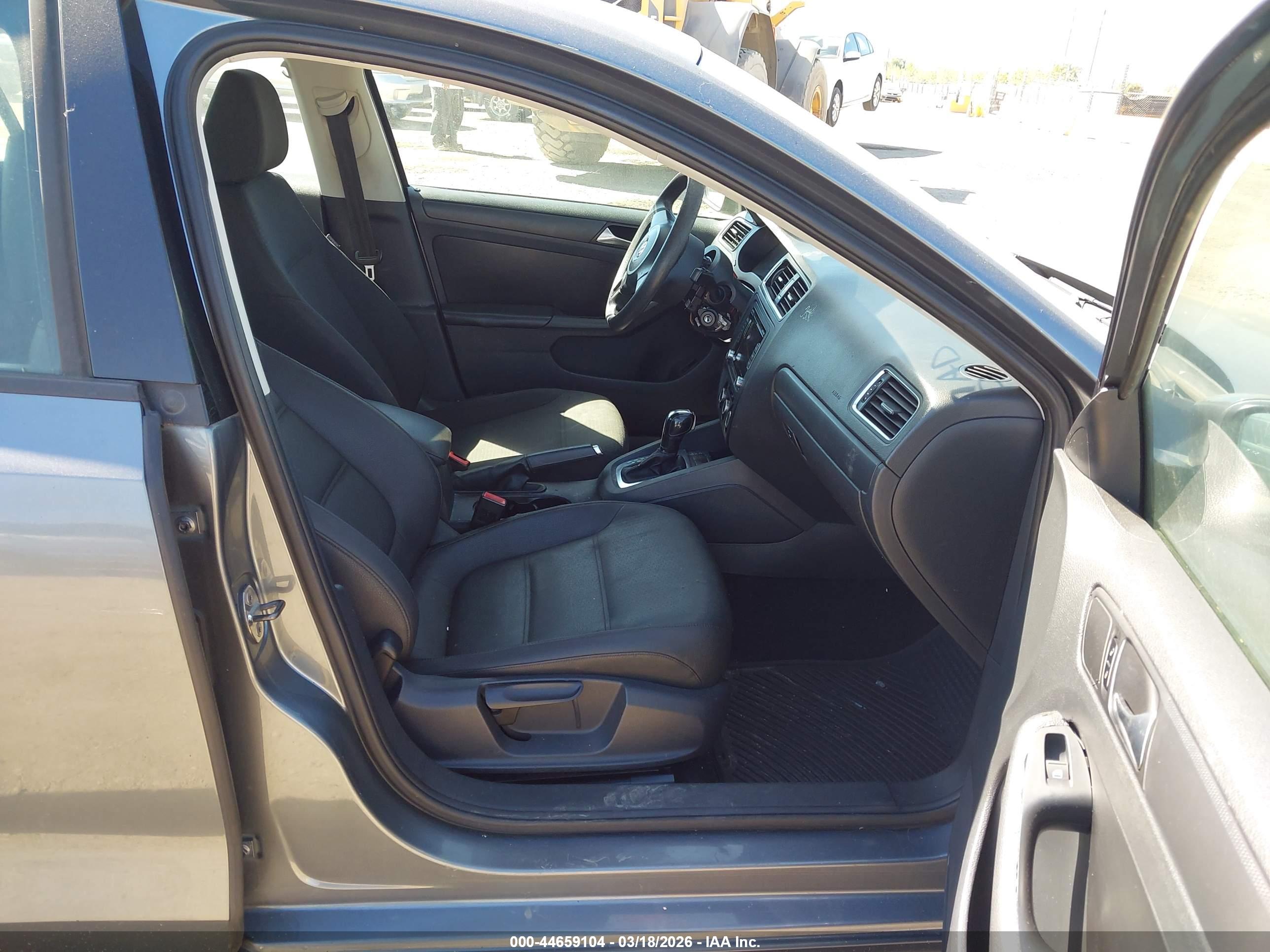 VOLKSWAGEN JETTA image 5