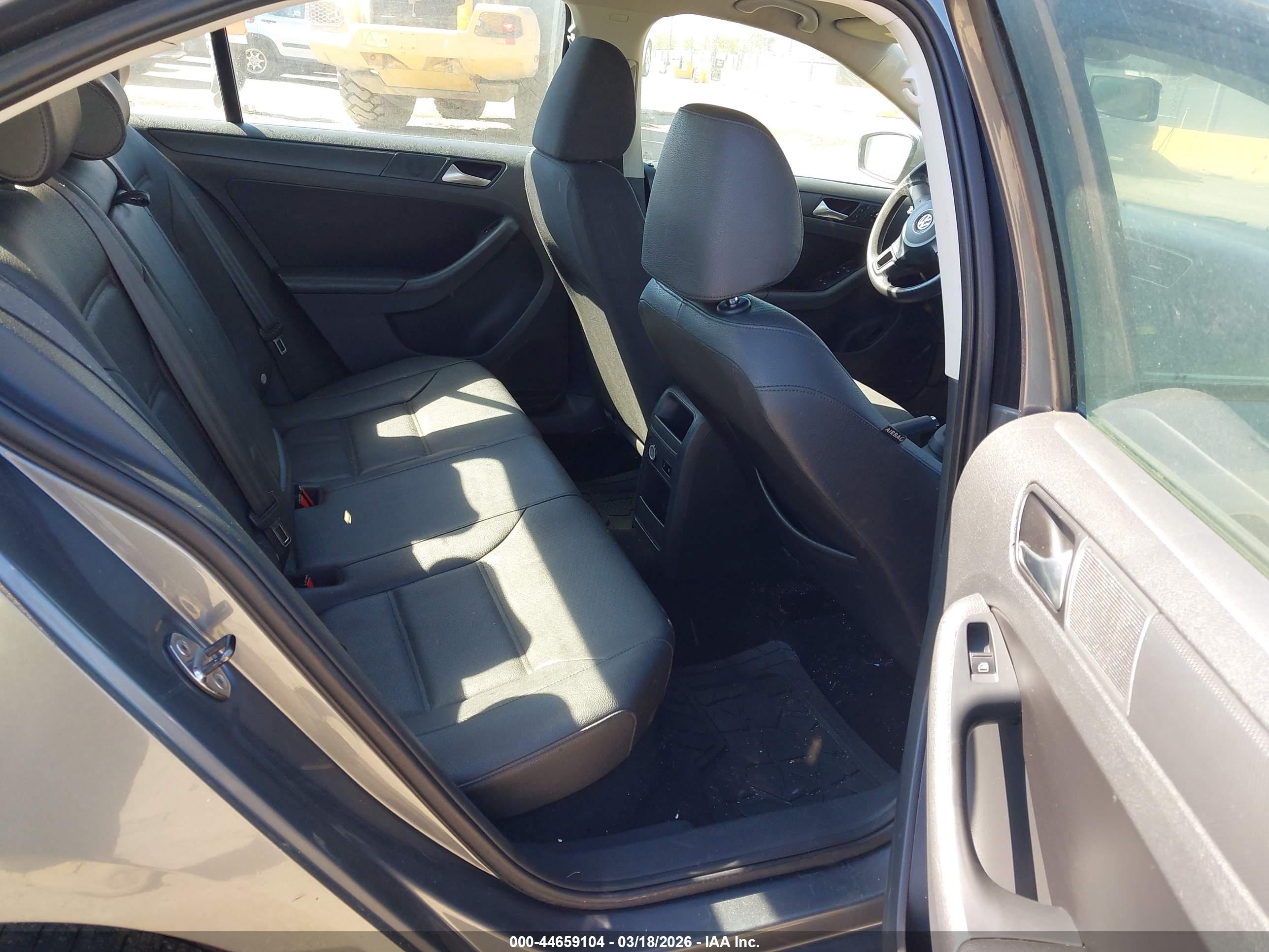 VOLKSWAGEN JETTA image 8
