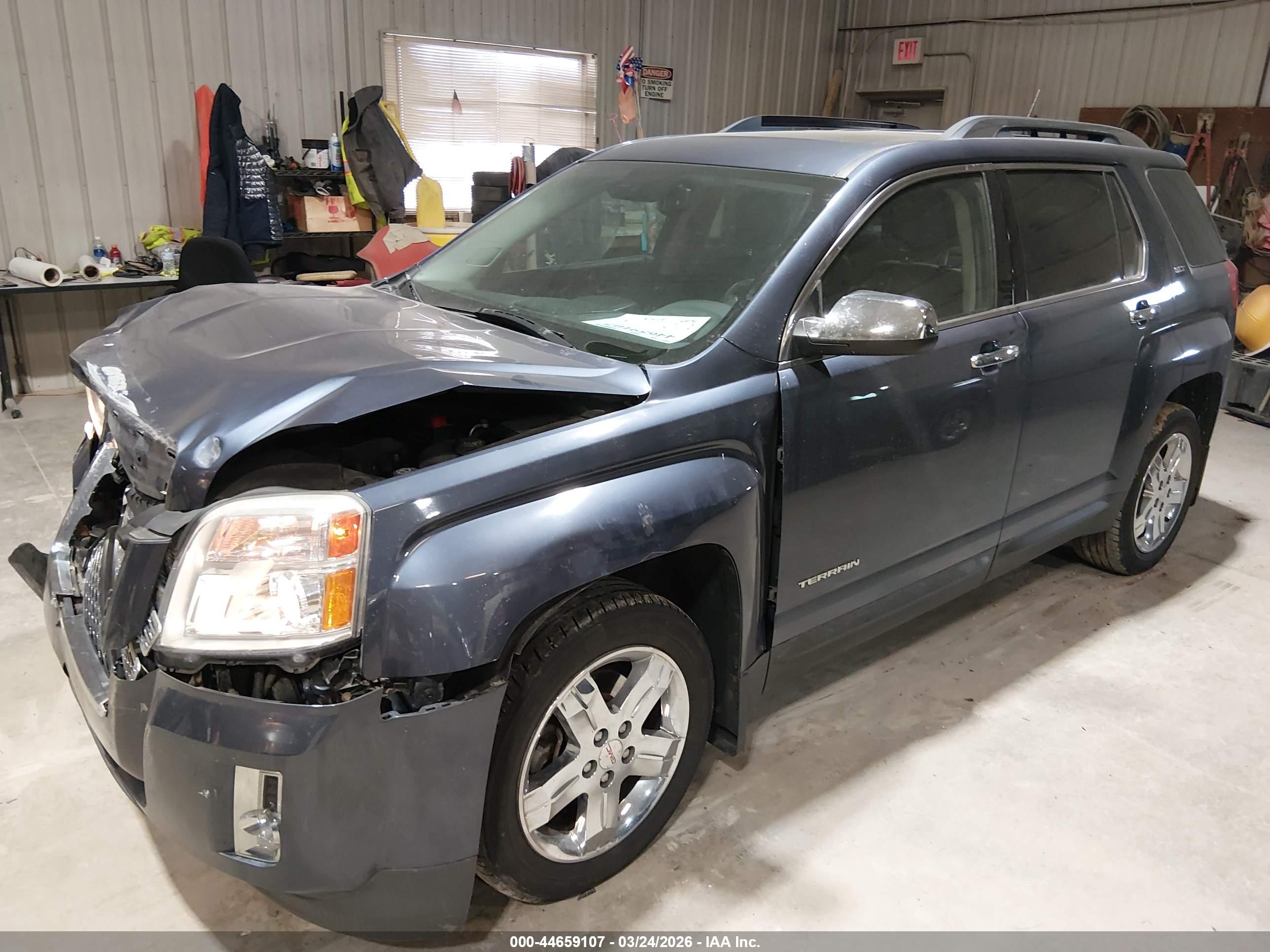 GMC TERRAIN image 2