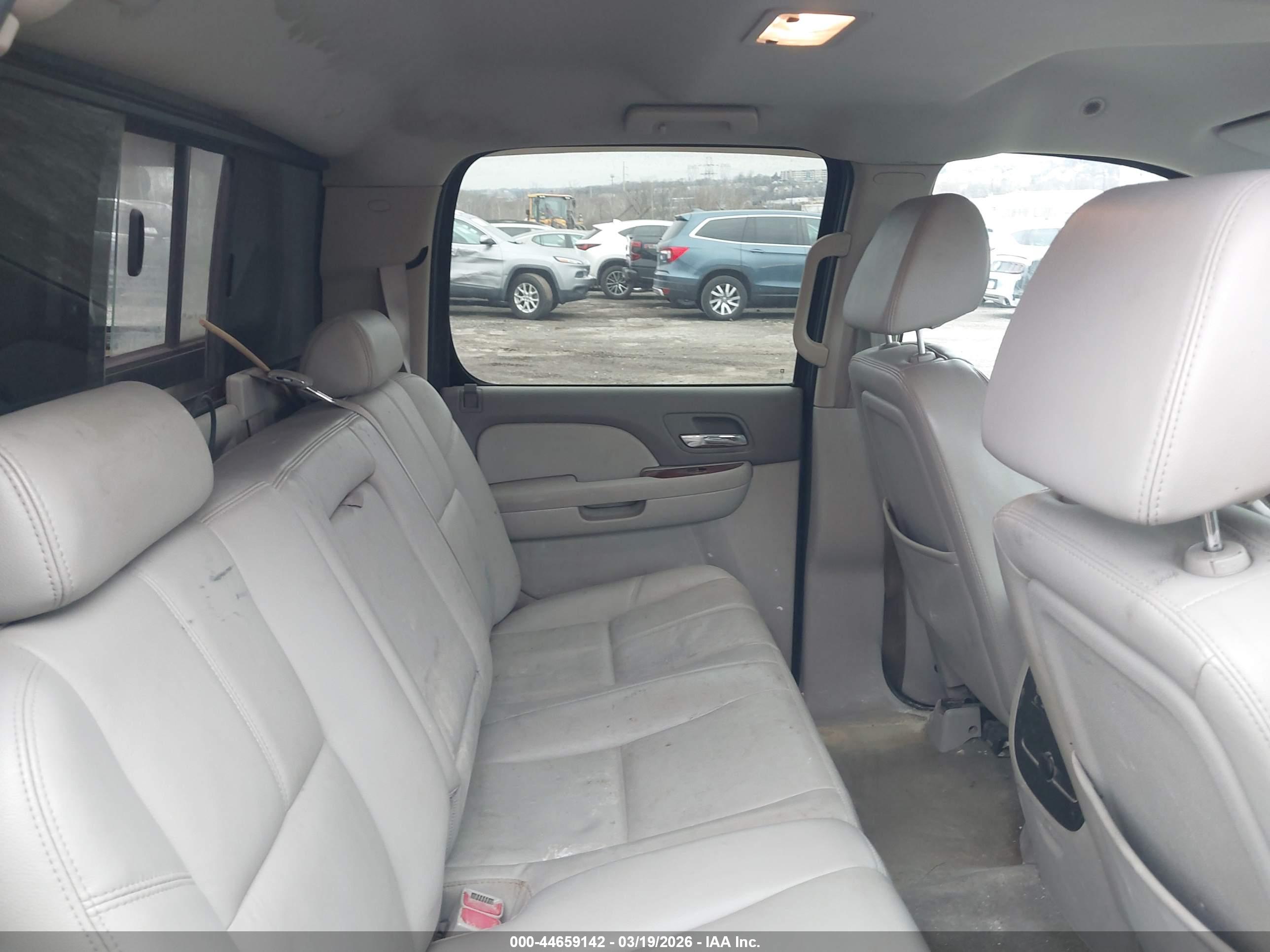 CHEVROLET SILVERADO image 8