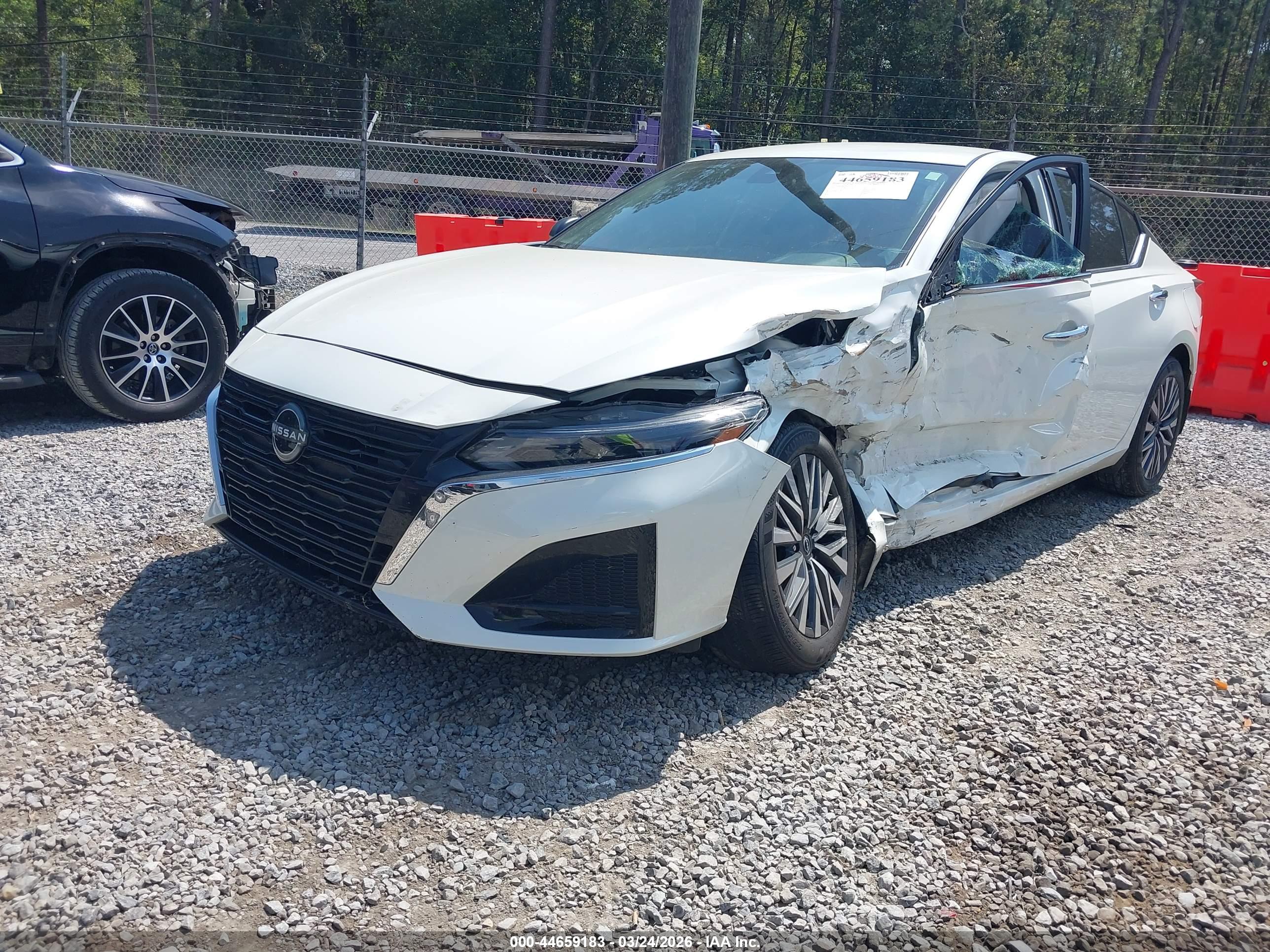 NISSAN ALTIMA image 2
