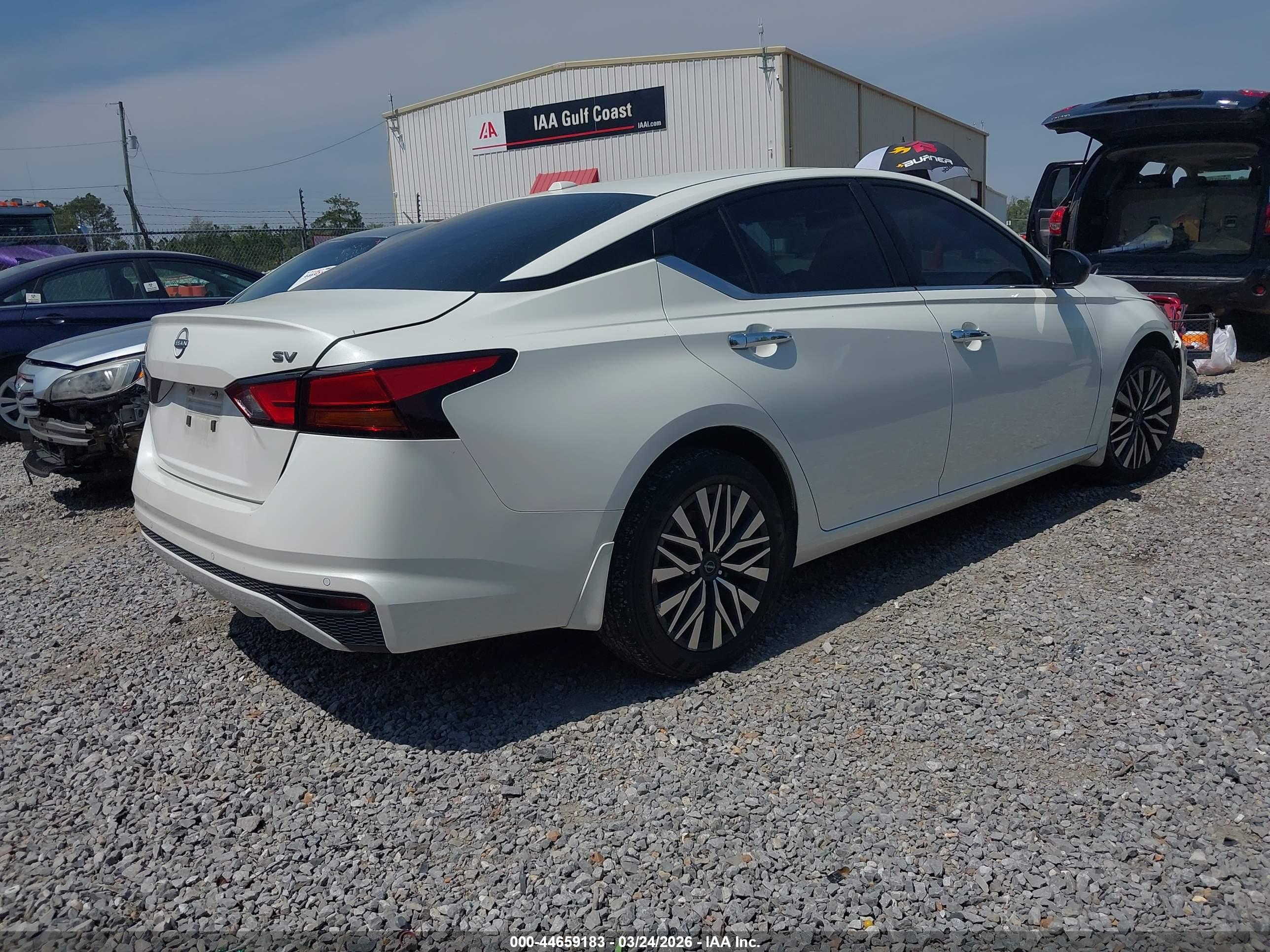 NISSAN ALTIMA image 4