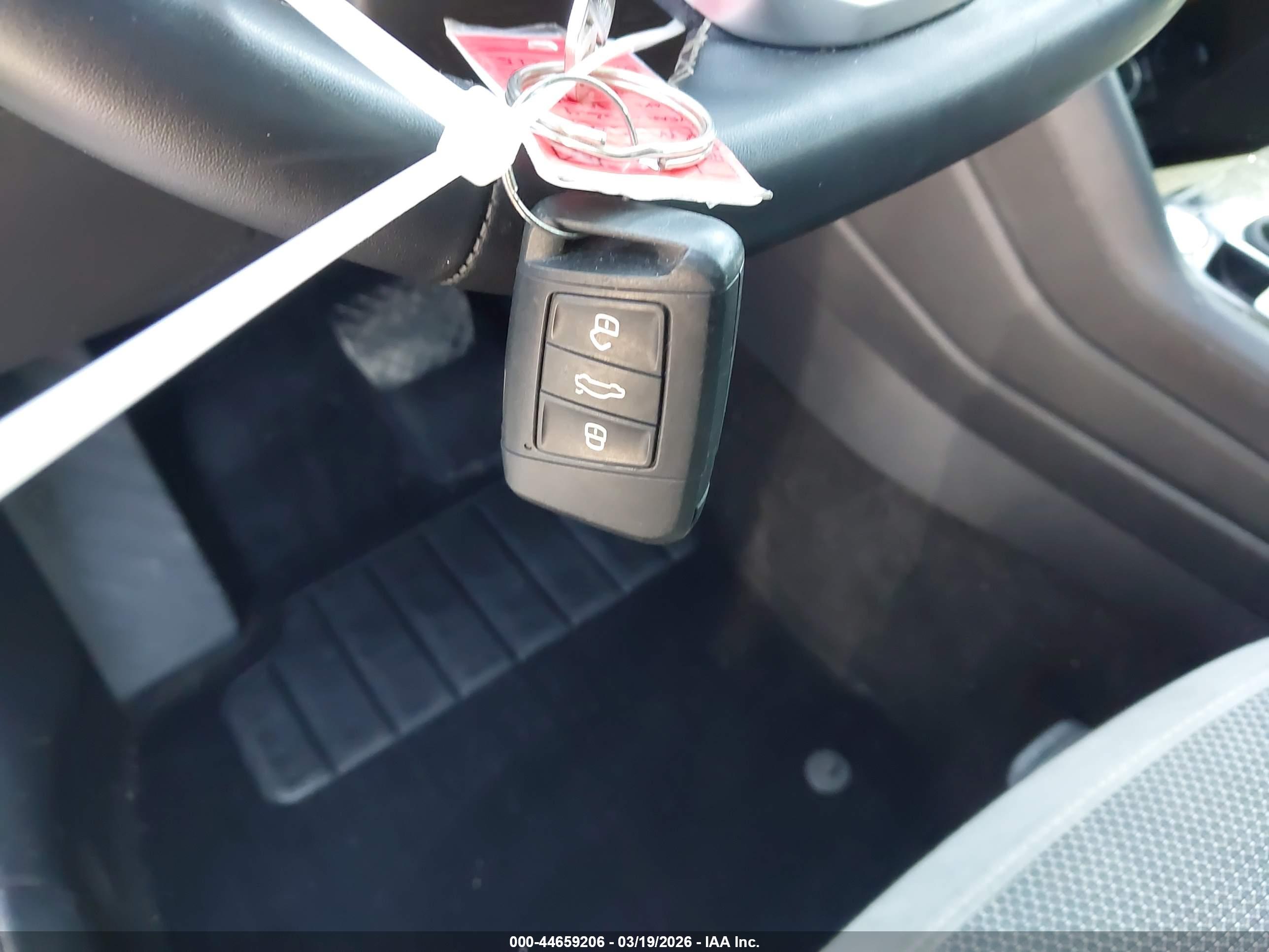 VOLKSWAGEN TAOS image 11