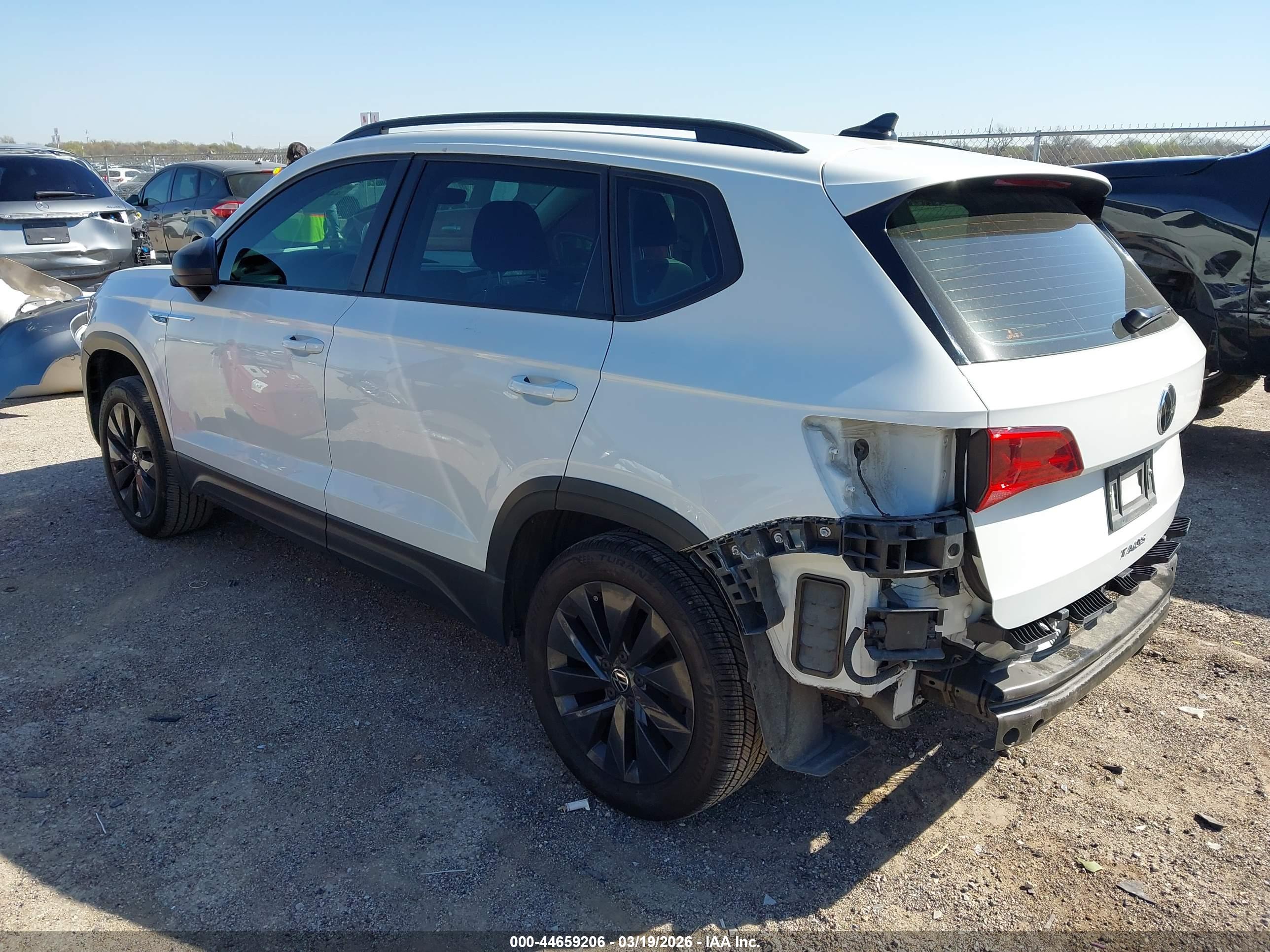 VOLKSWAGEN TAOS image 3