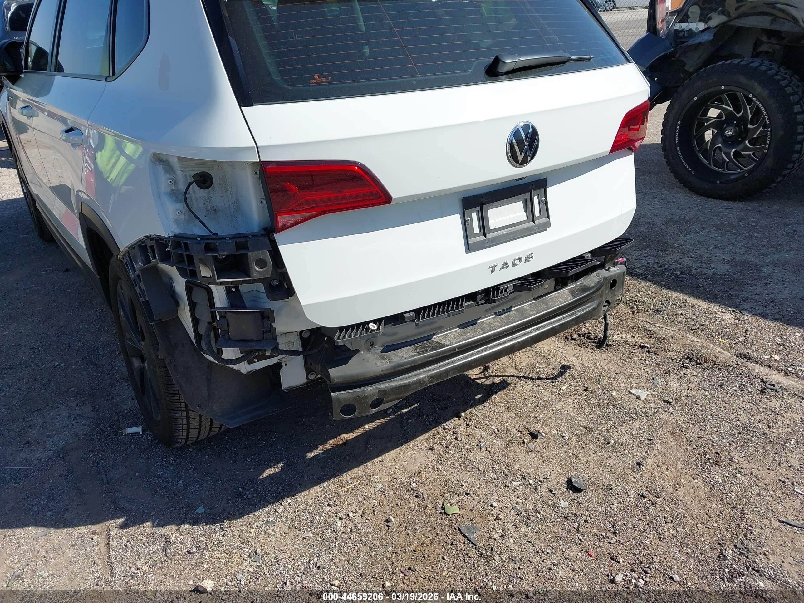 VOLKSWAGEN TAOS image 6