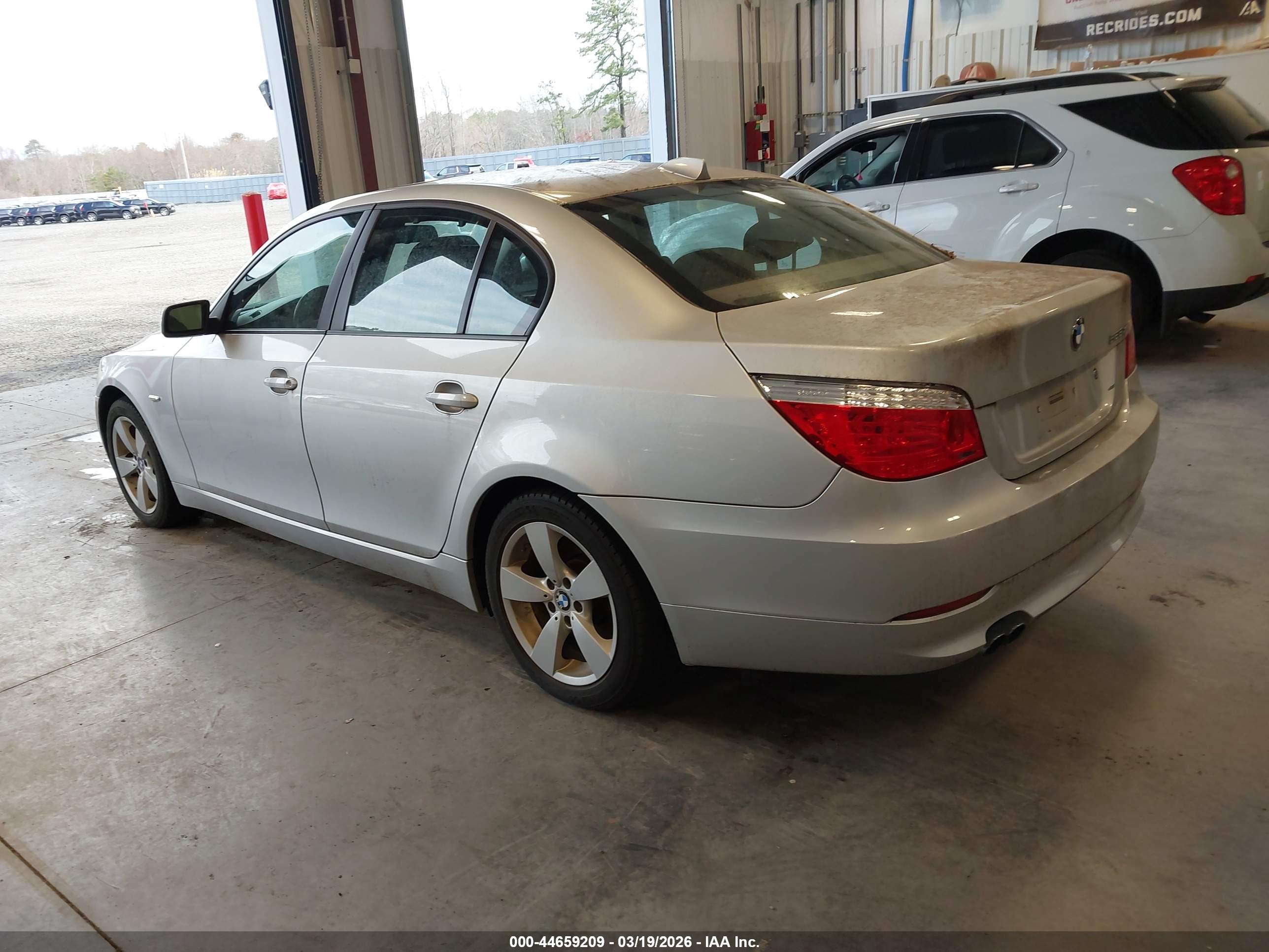BMW 528XI image 3