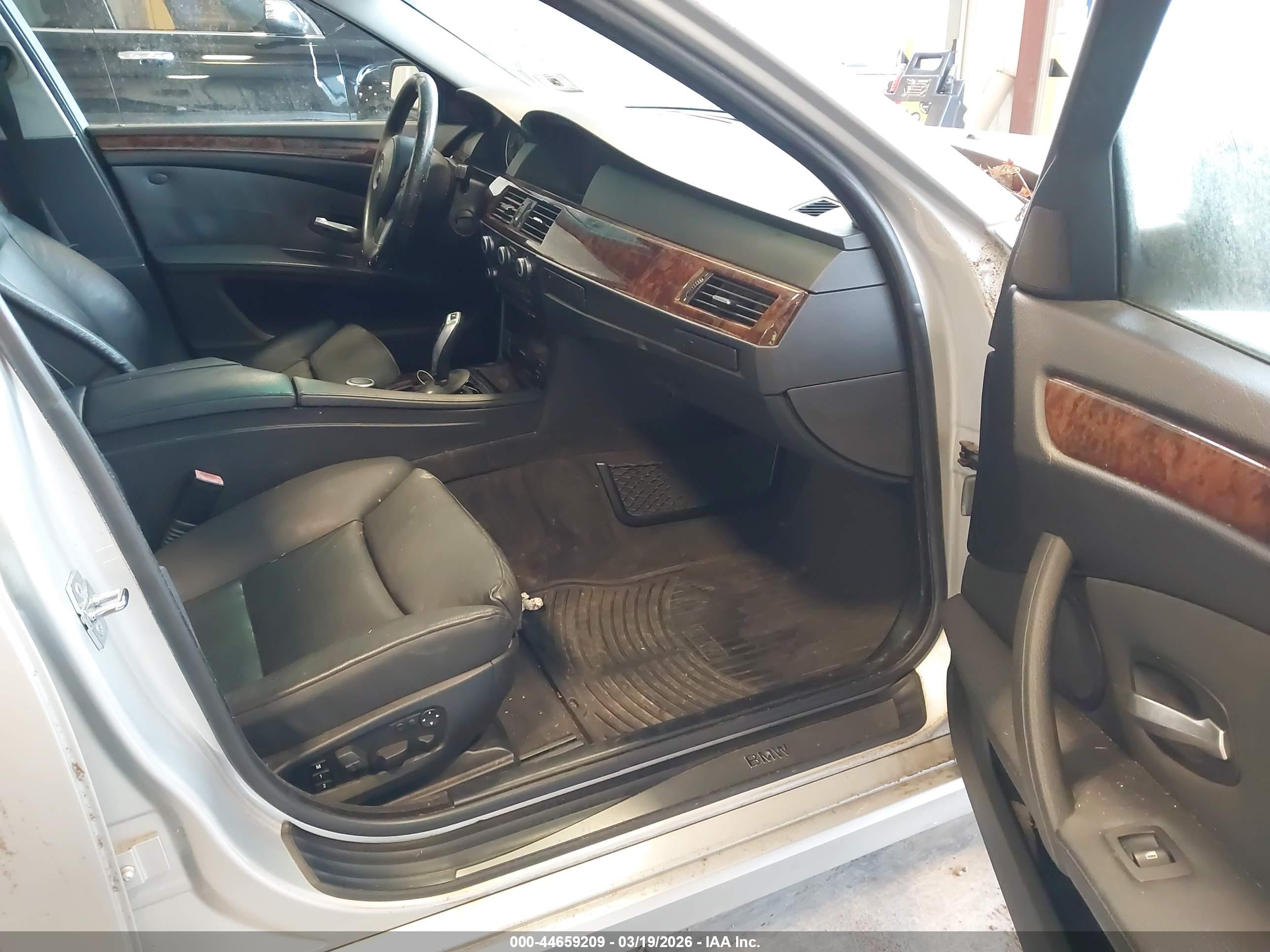 BMW 528XI image 5