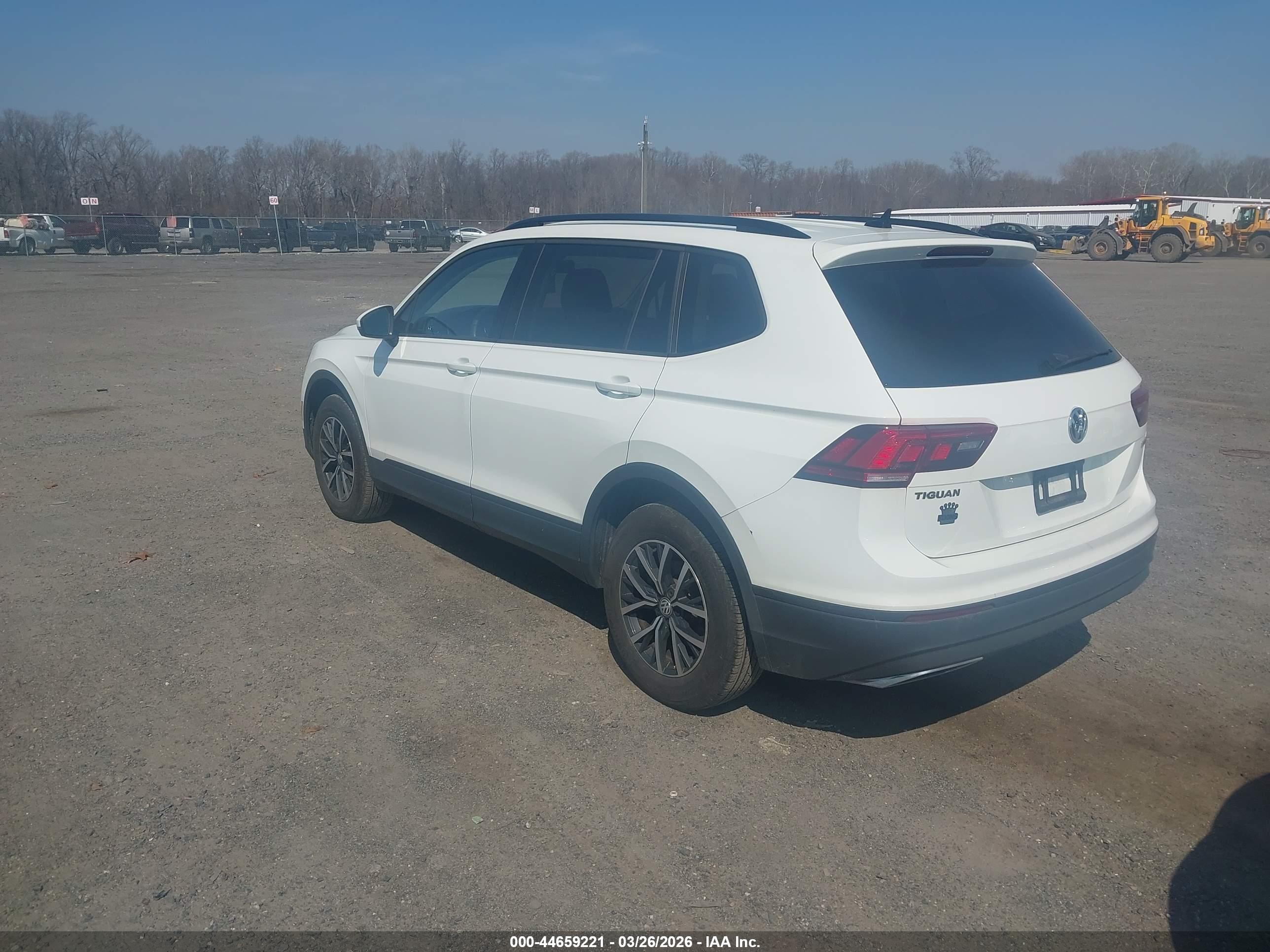 VOLKSWAGEN TIGUAN image 3