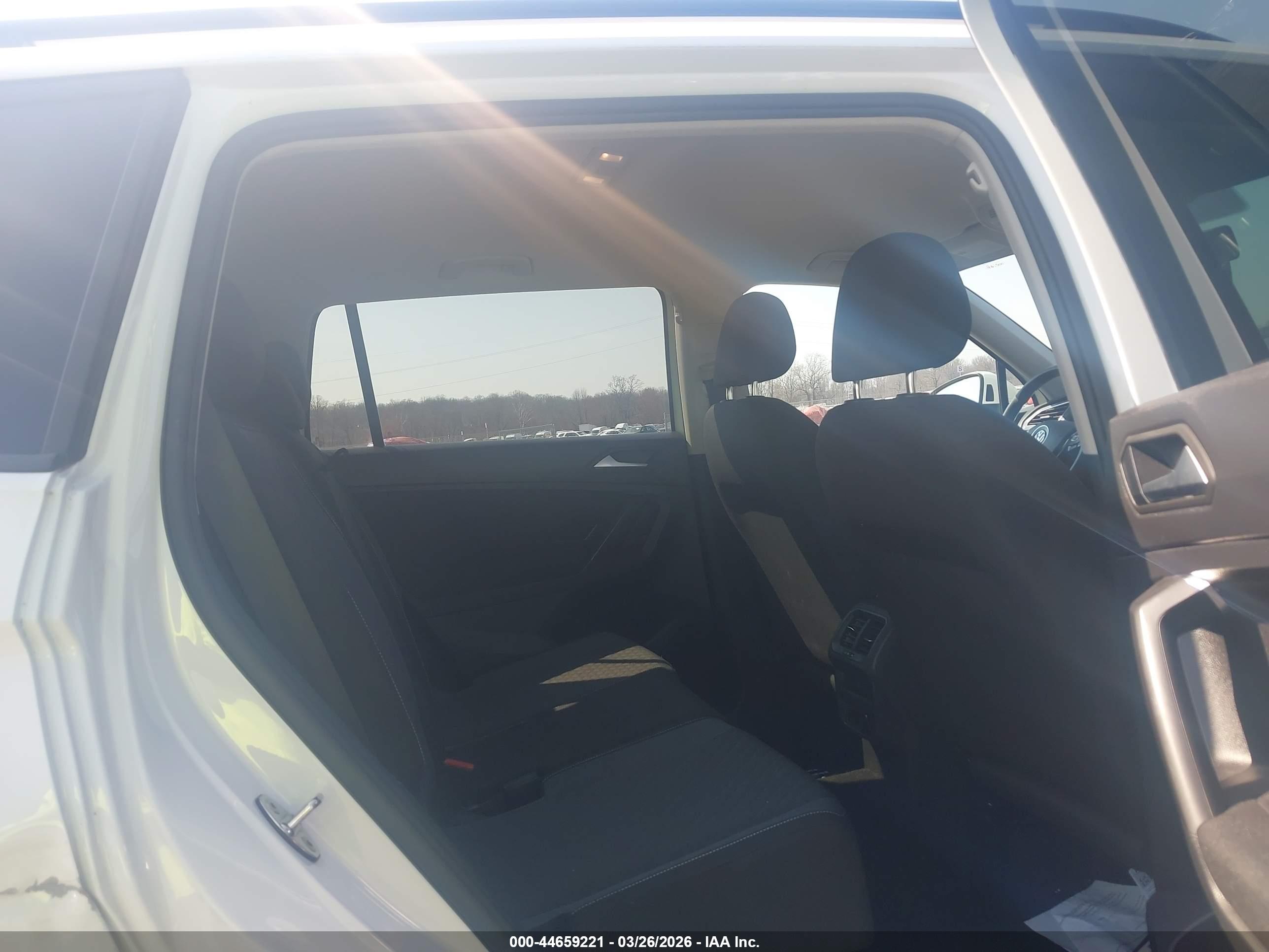 VOLKSWAGEN TIGUAN image 8