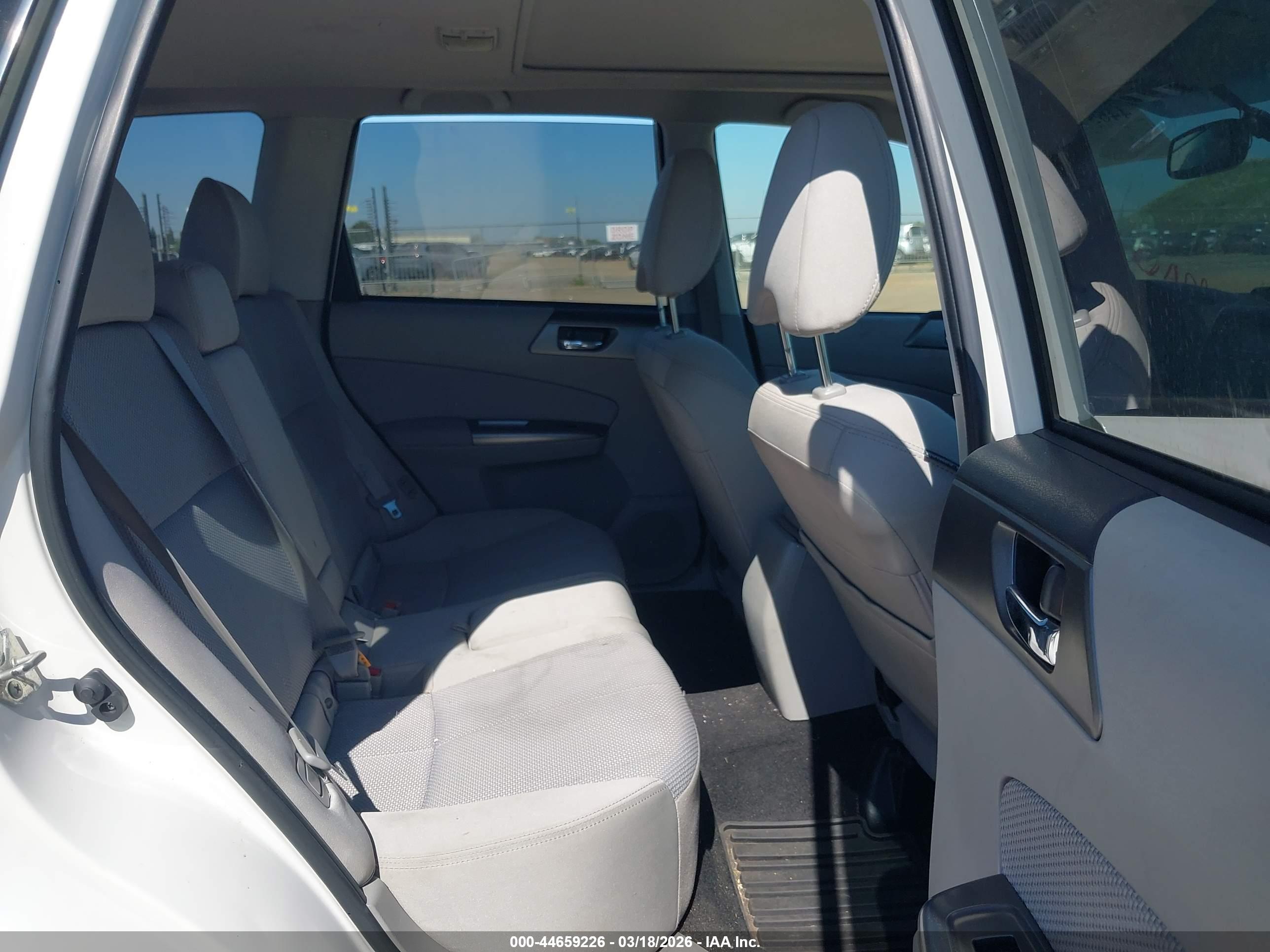 SUBARU FORESTER image 8