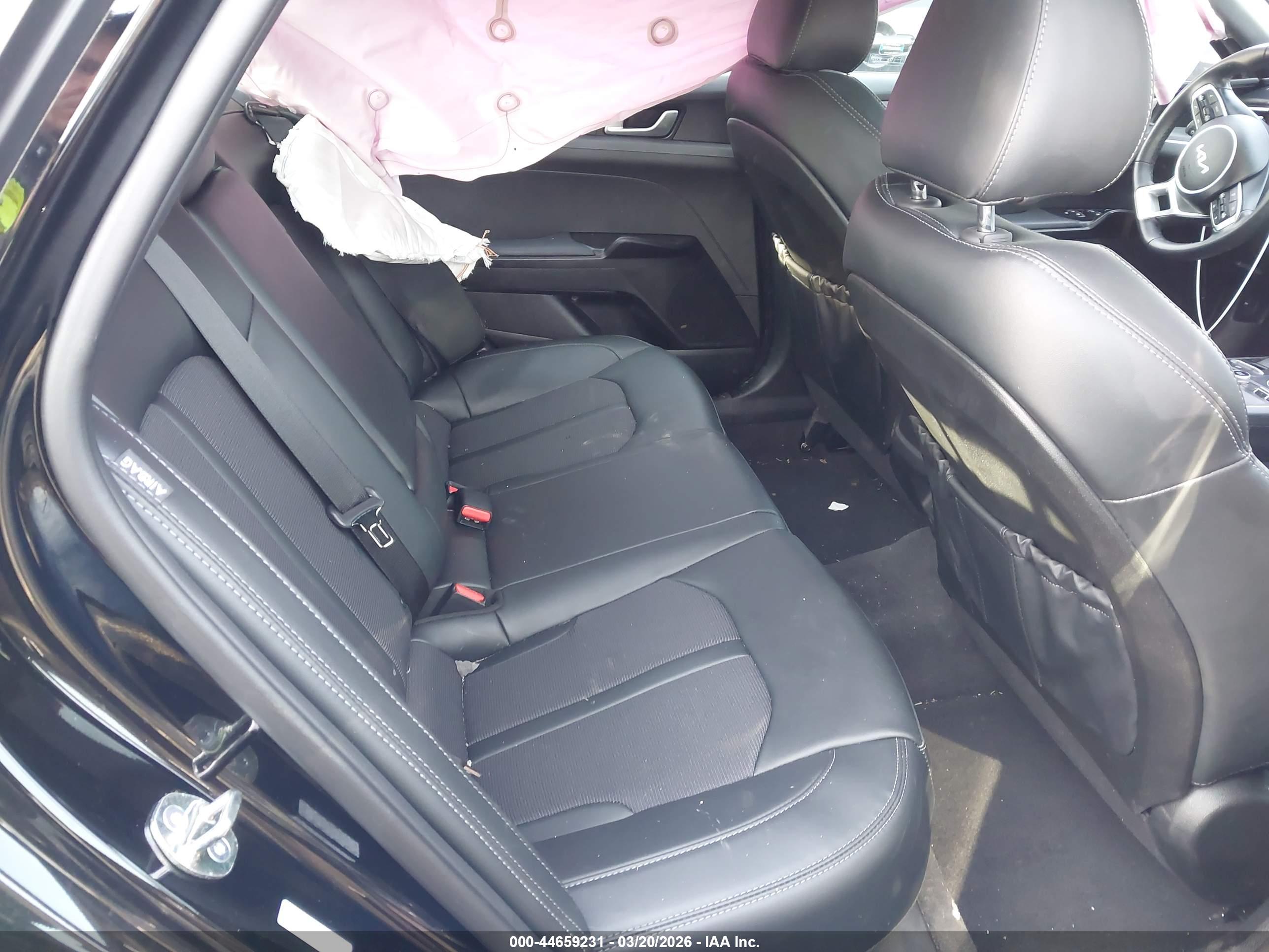 KIA K5 image 8