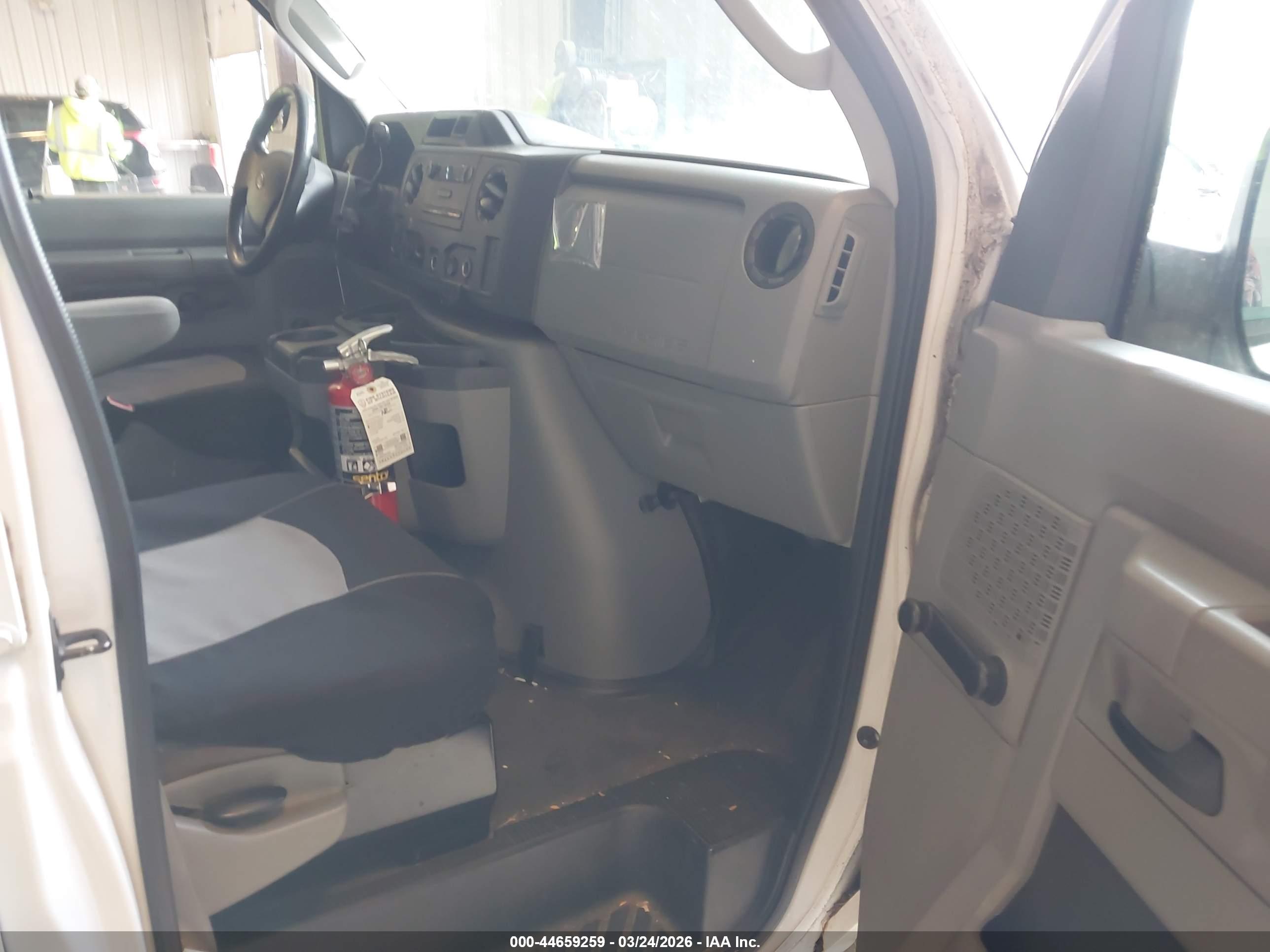 FORD E-350 image 5