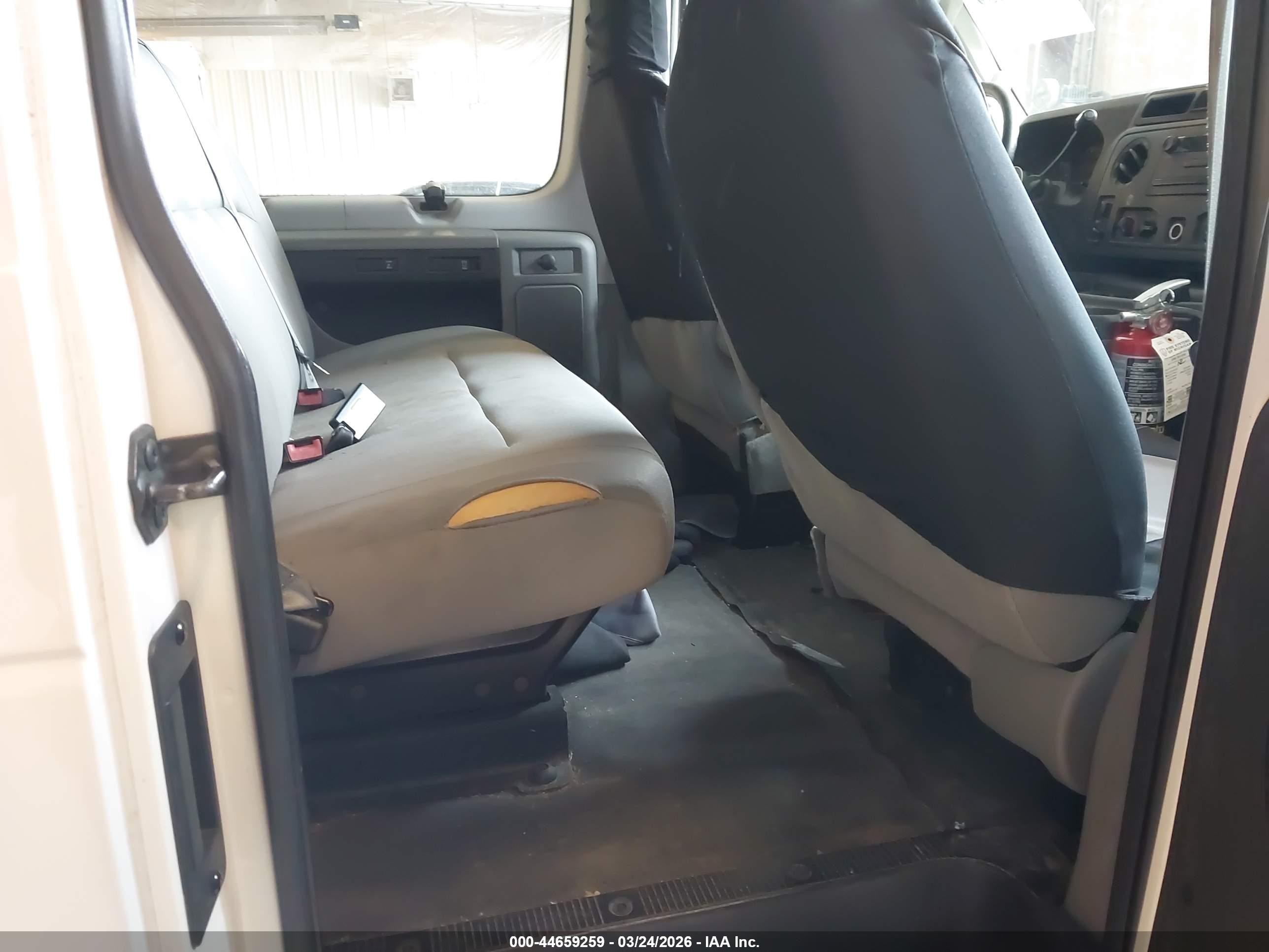 FORD E-350 image 8