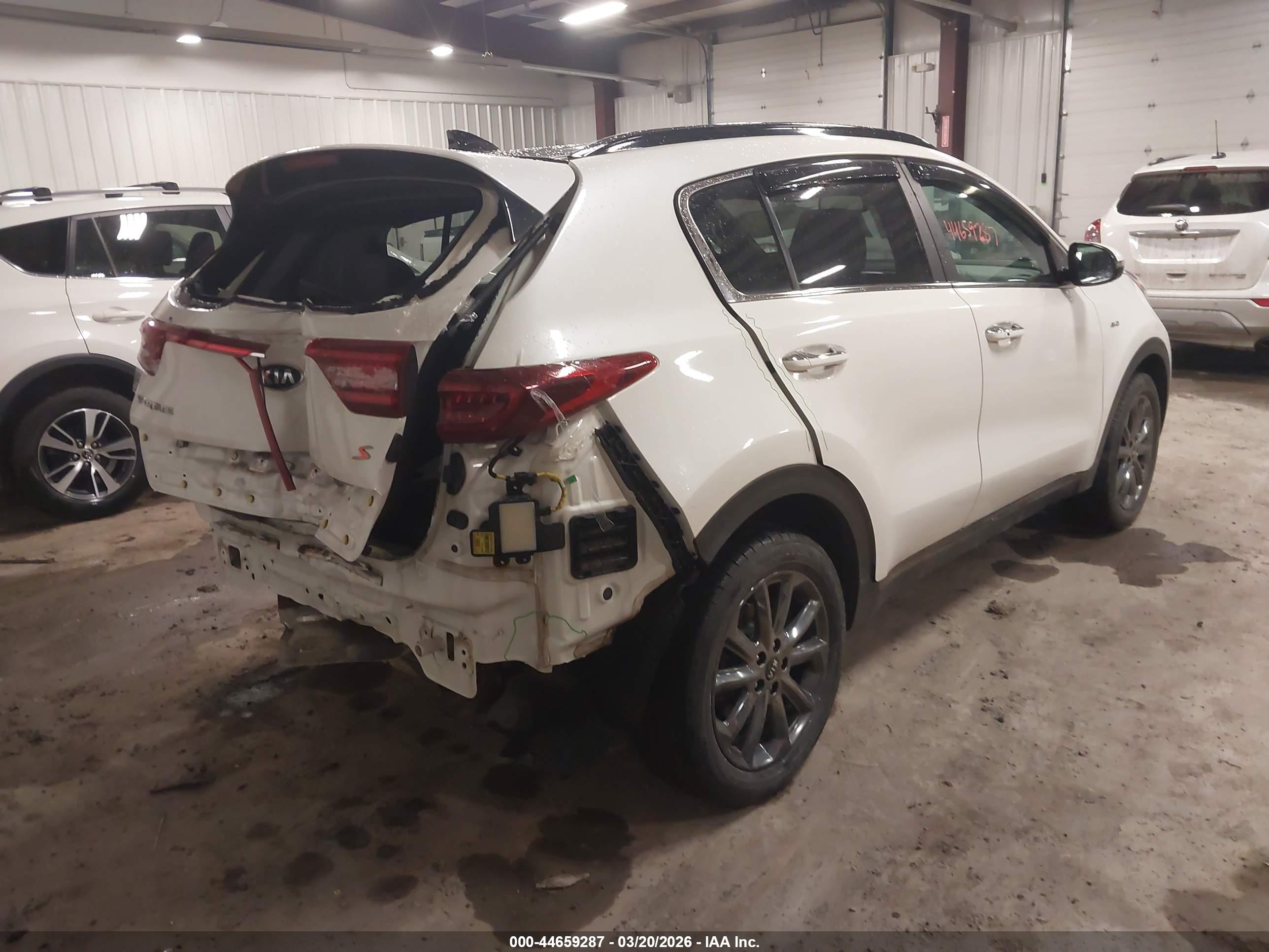 KIA SPORTAGE image 4