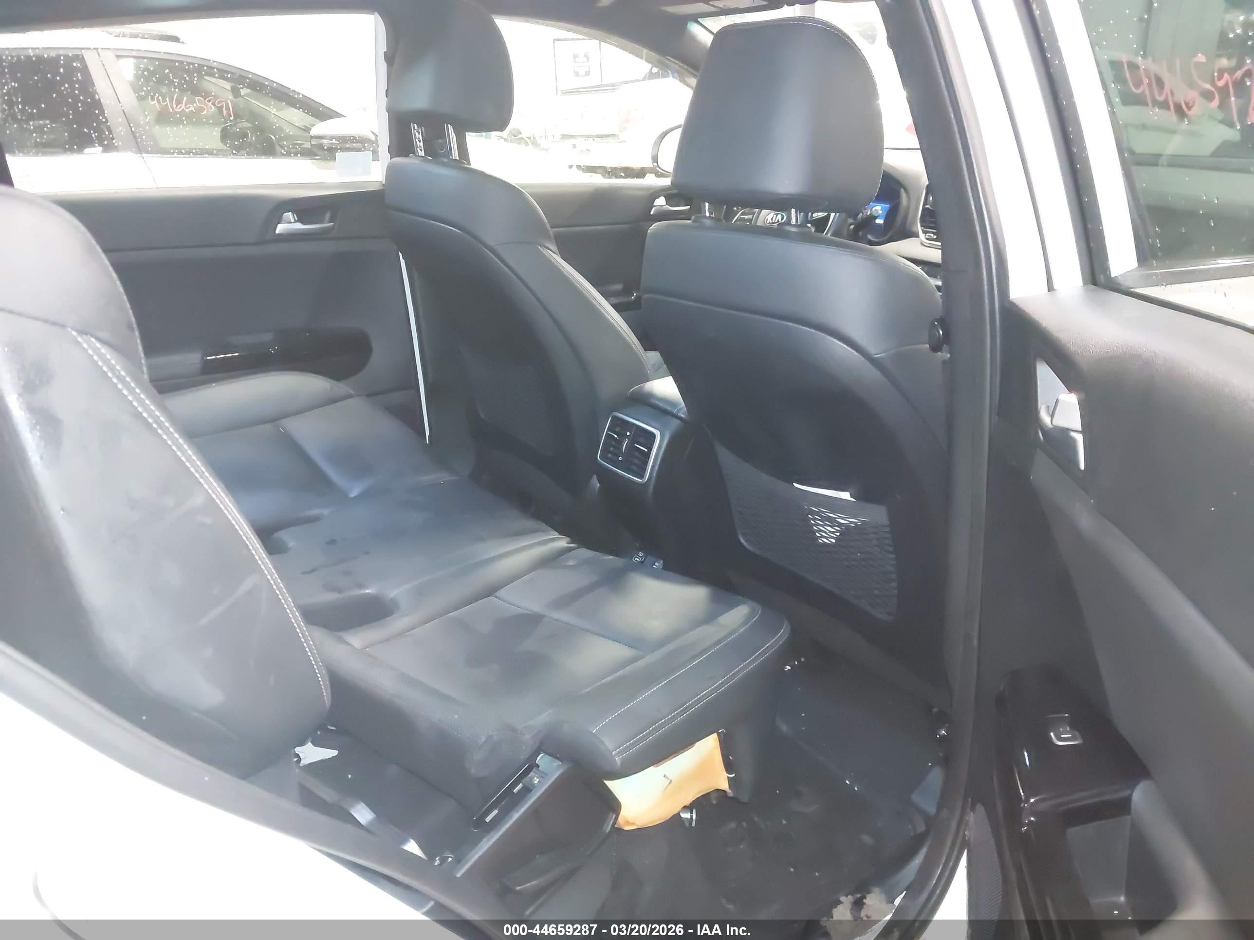 KIA SPORTAGE image 8