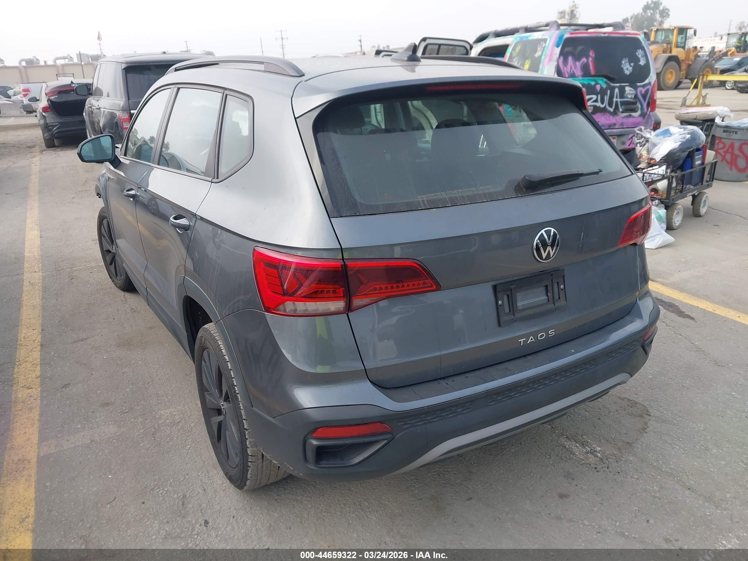 VOLKSWAGEN TAOS image 3