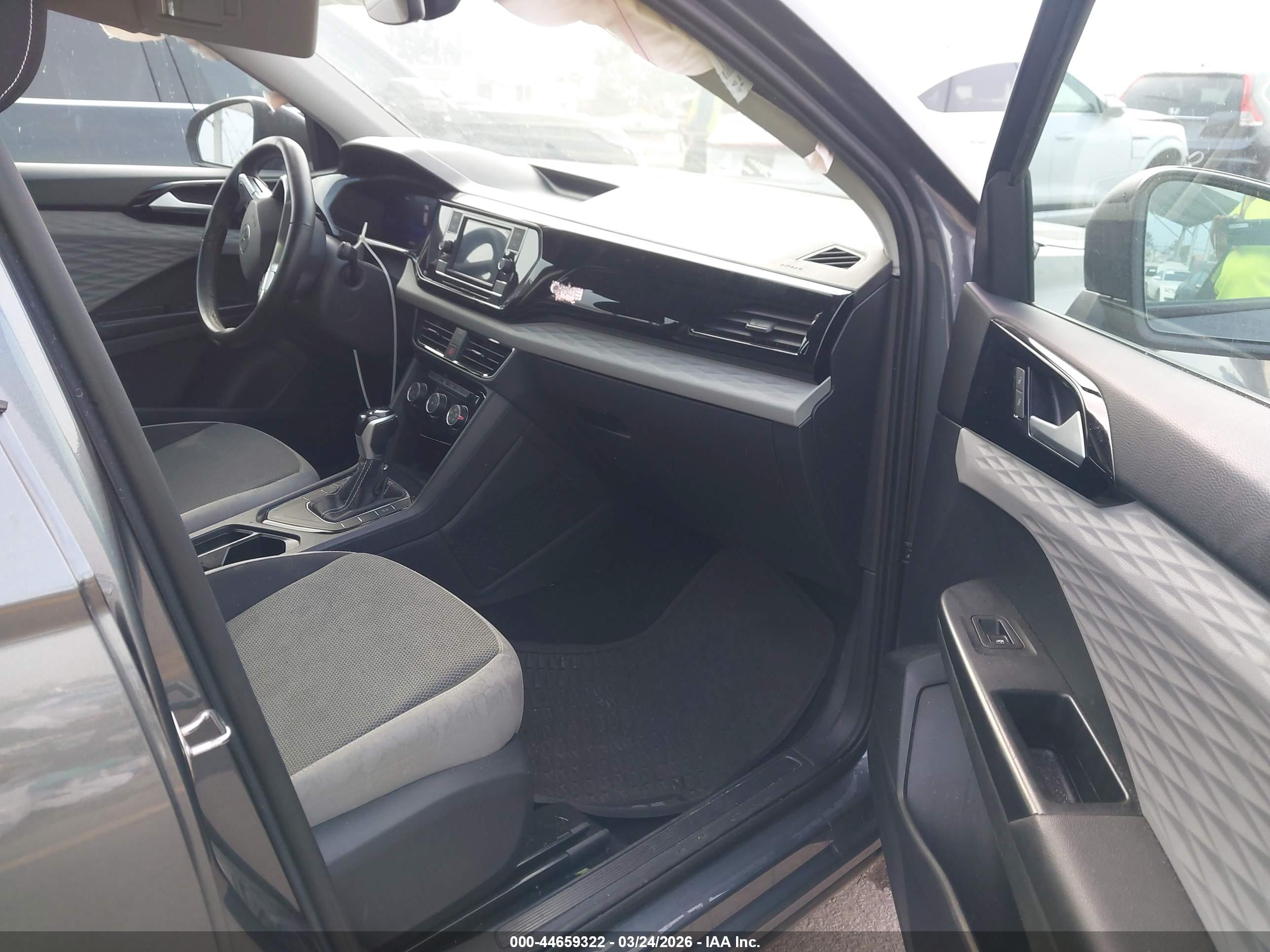 VOLKSWAGEN TAOS image 5