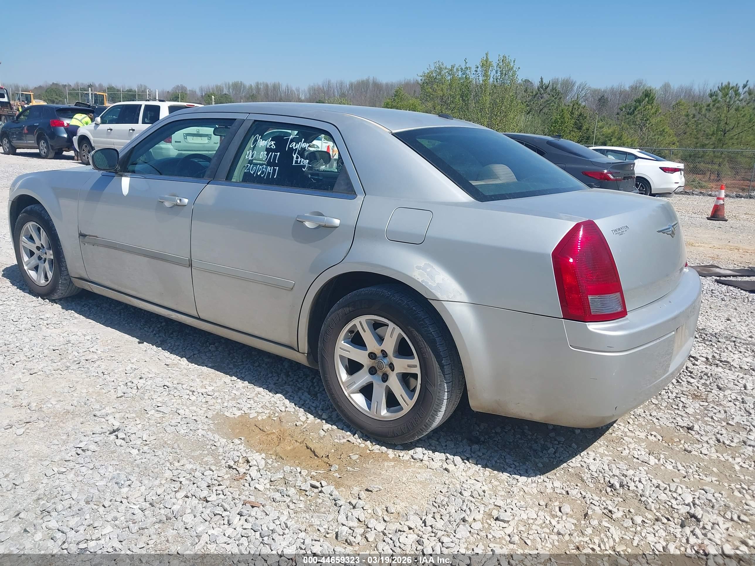 CHRYSLER 300 image 3