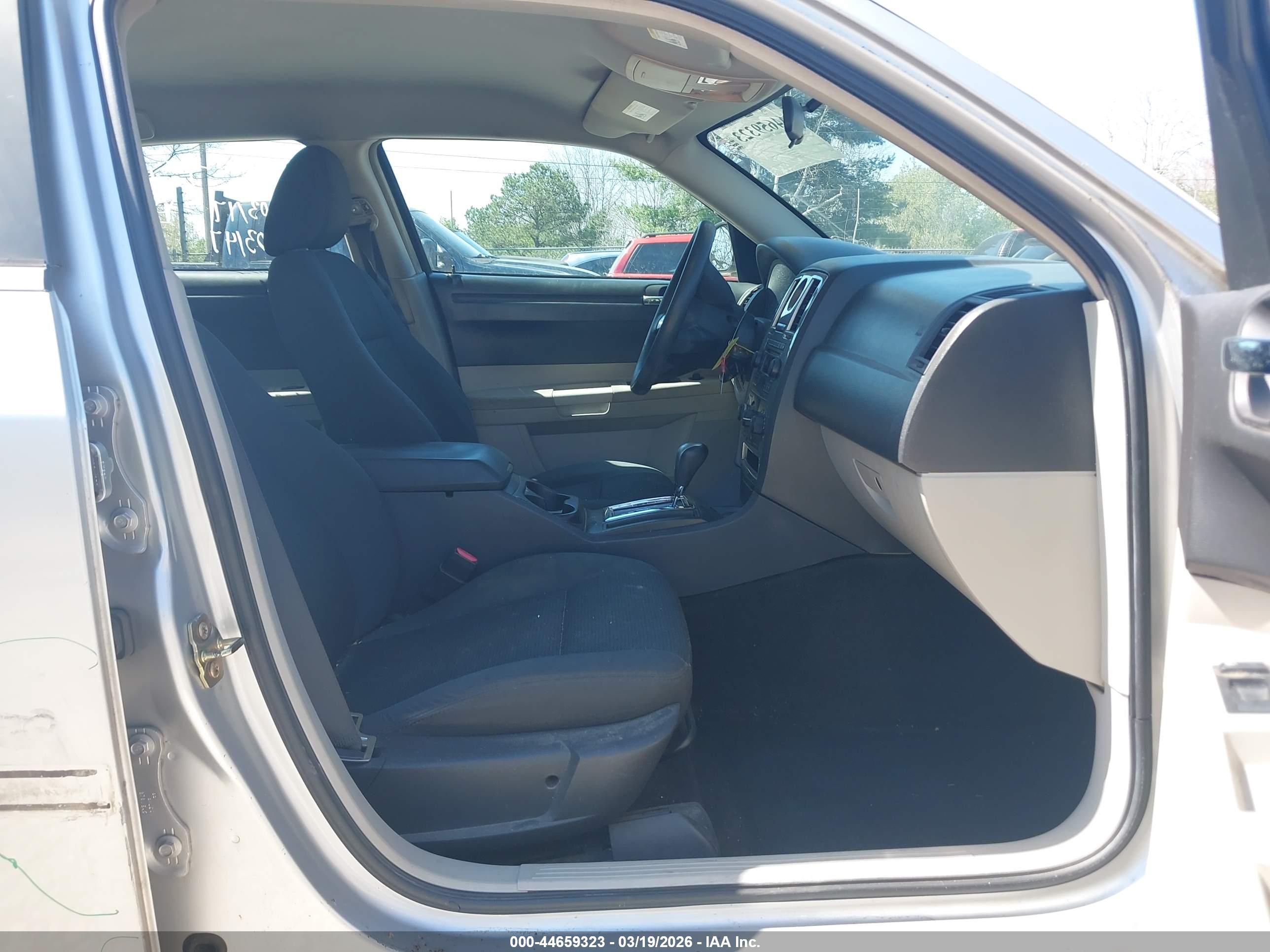 CHRYSLER 300 image 5