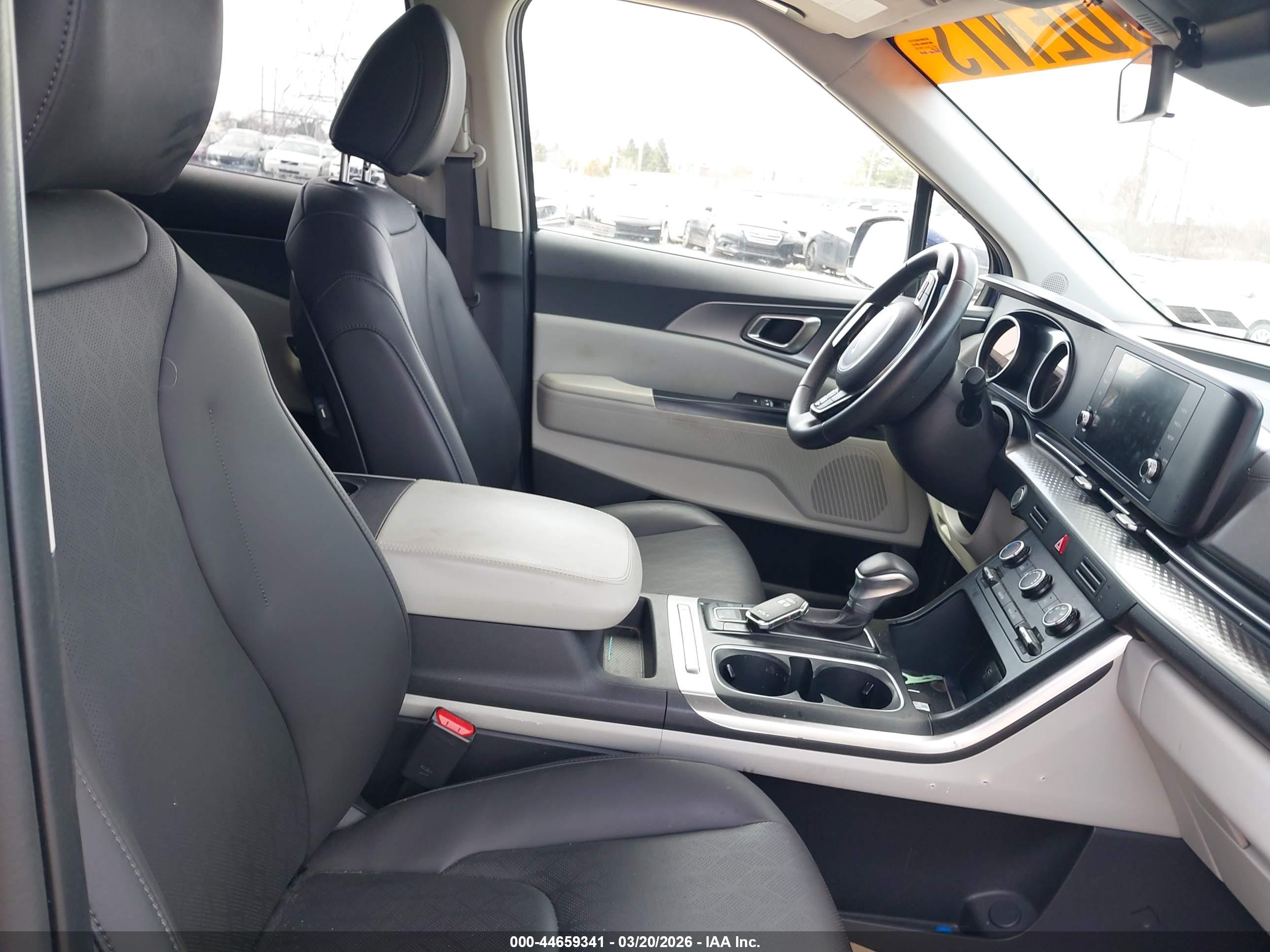 KIA CARNIVAL image 5