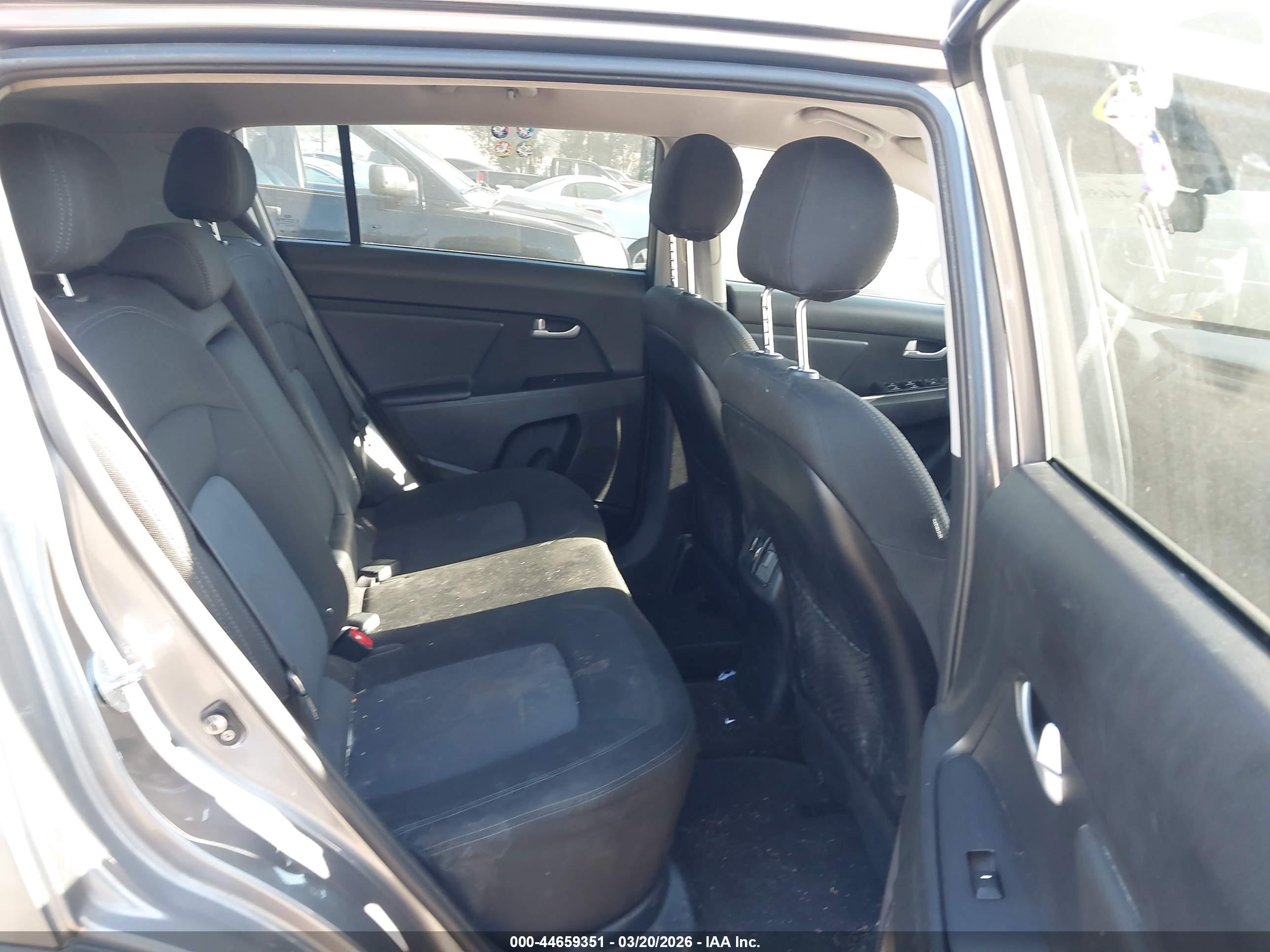 KIA SPORTAGE image 8