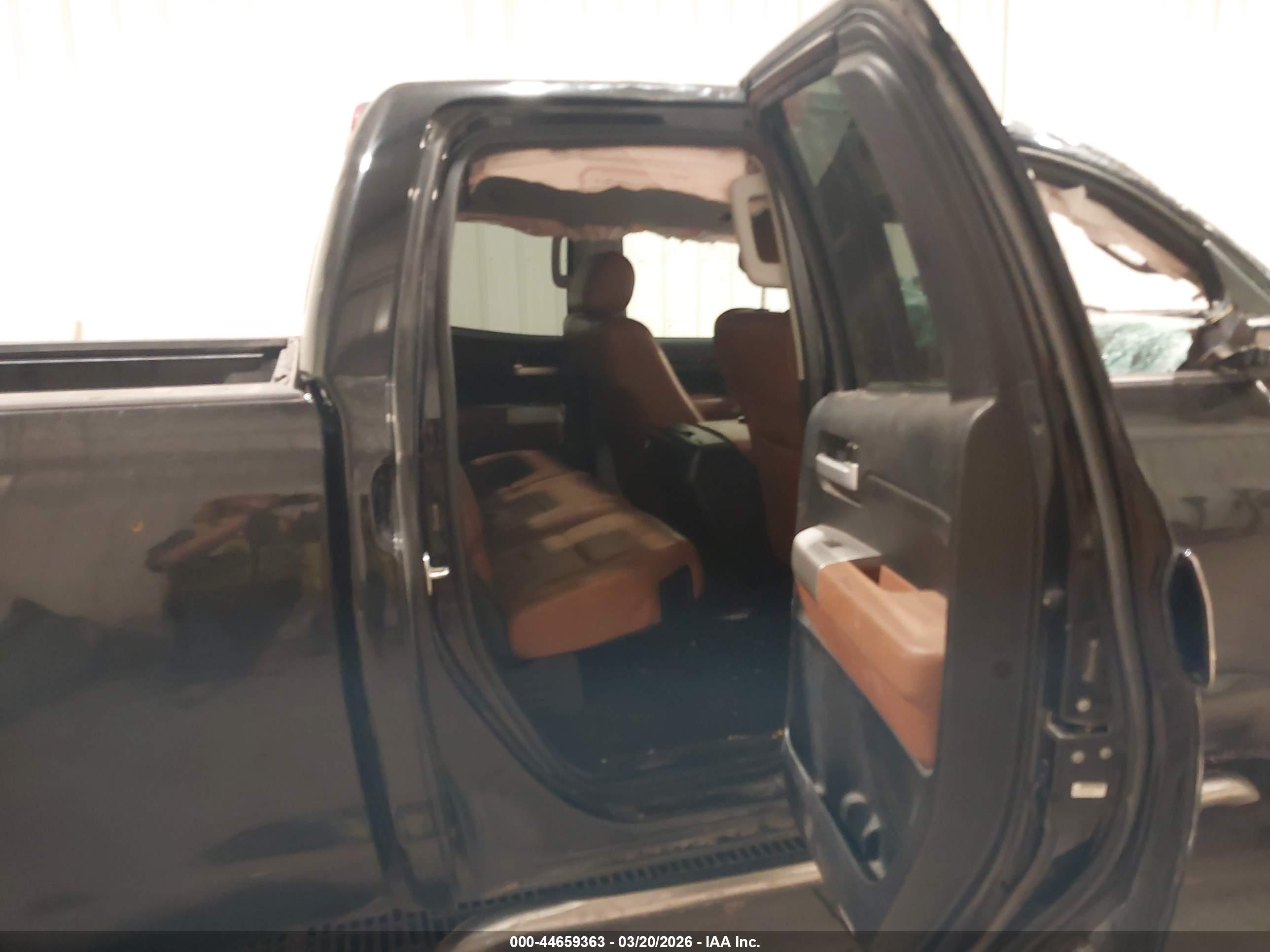 TOYOTA TUNDRA image 8