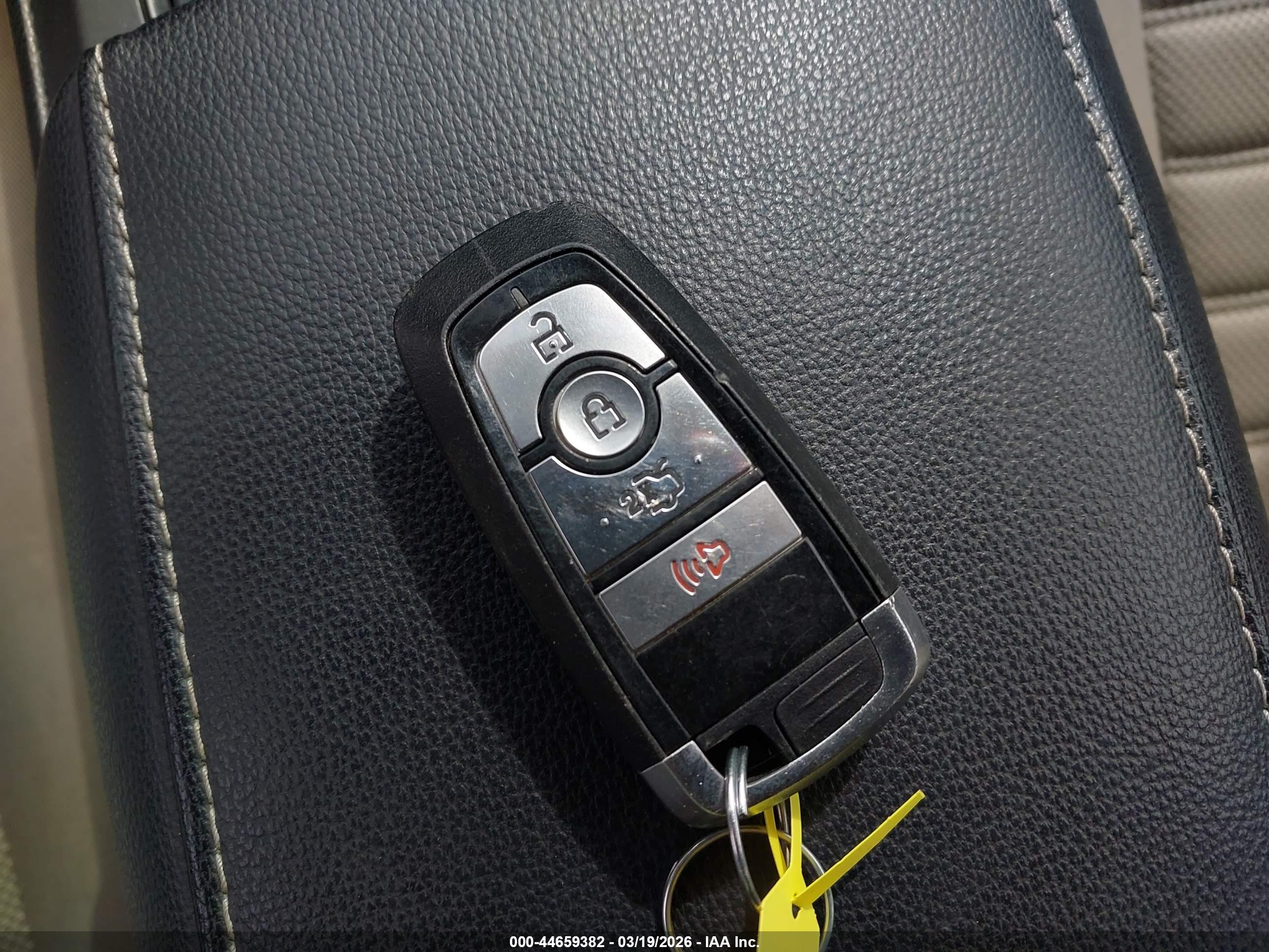 FORD FUSION image 11