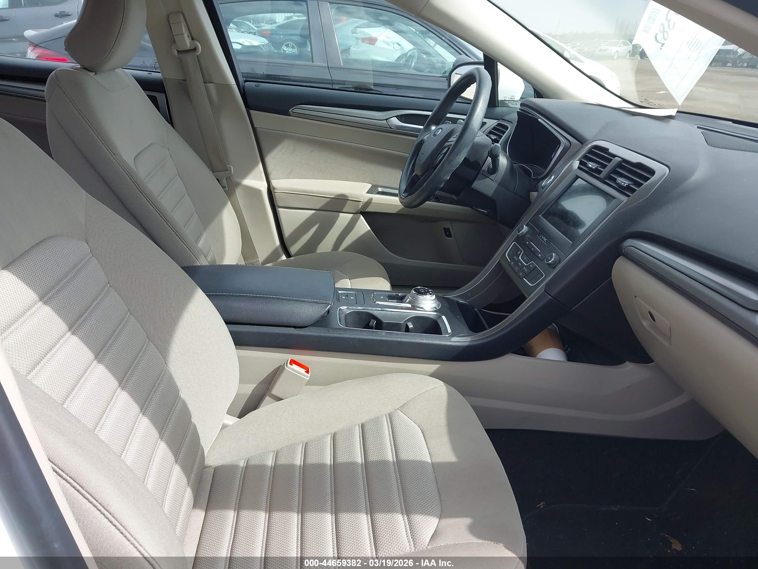 FORD FUSION image 5