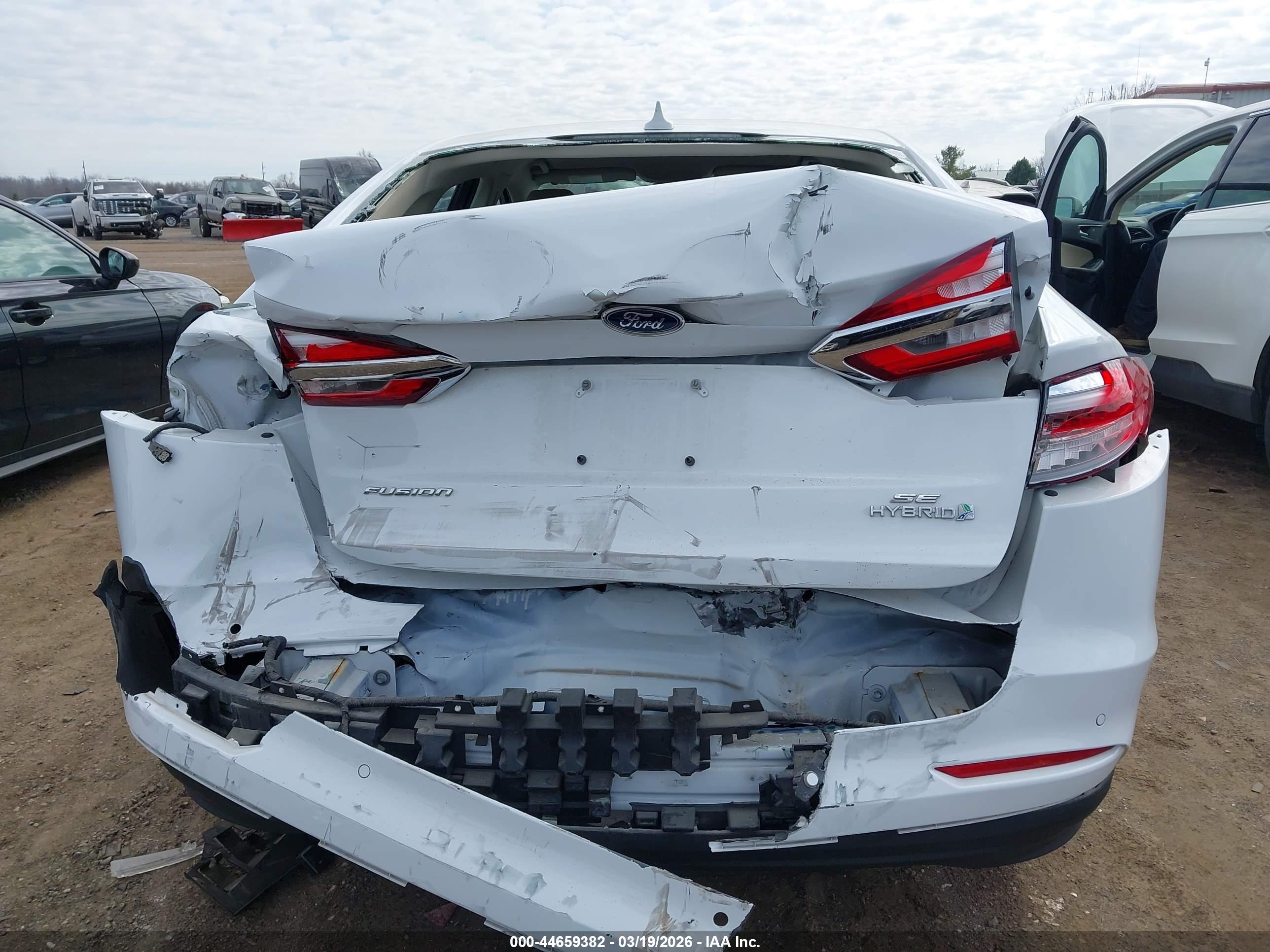 FORD FUSION image 6