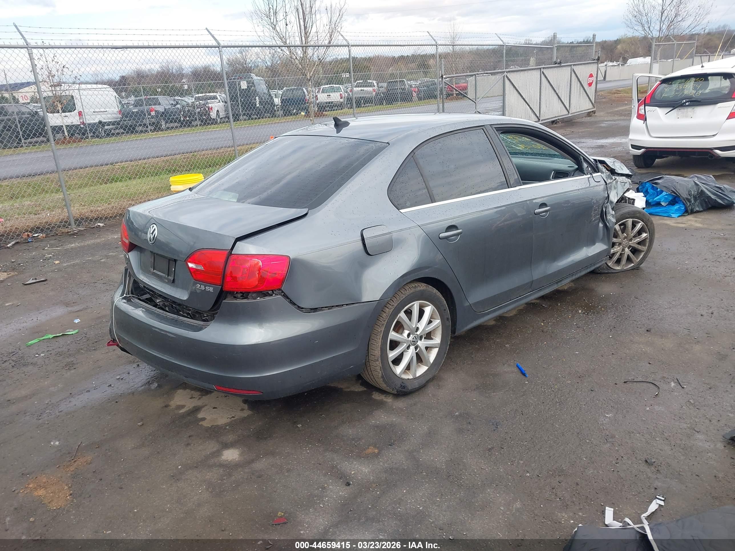 VOLKSWAGEN JETTA image 4