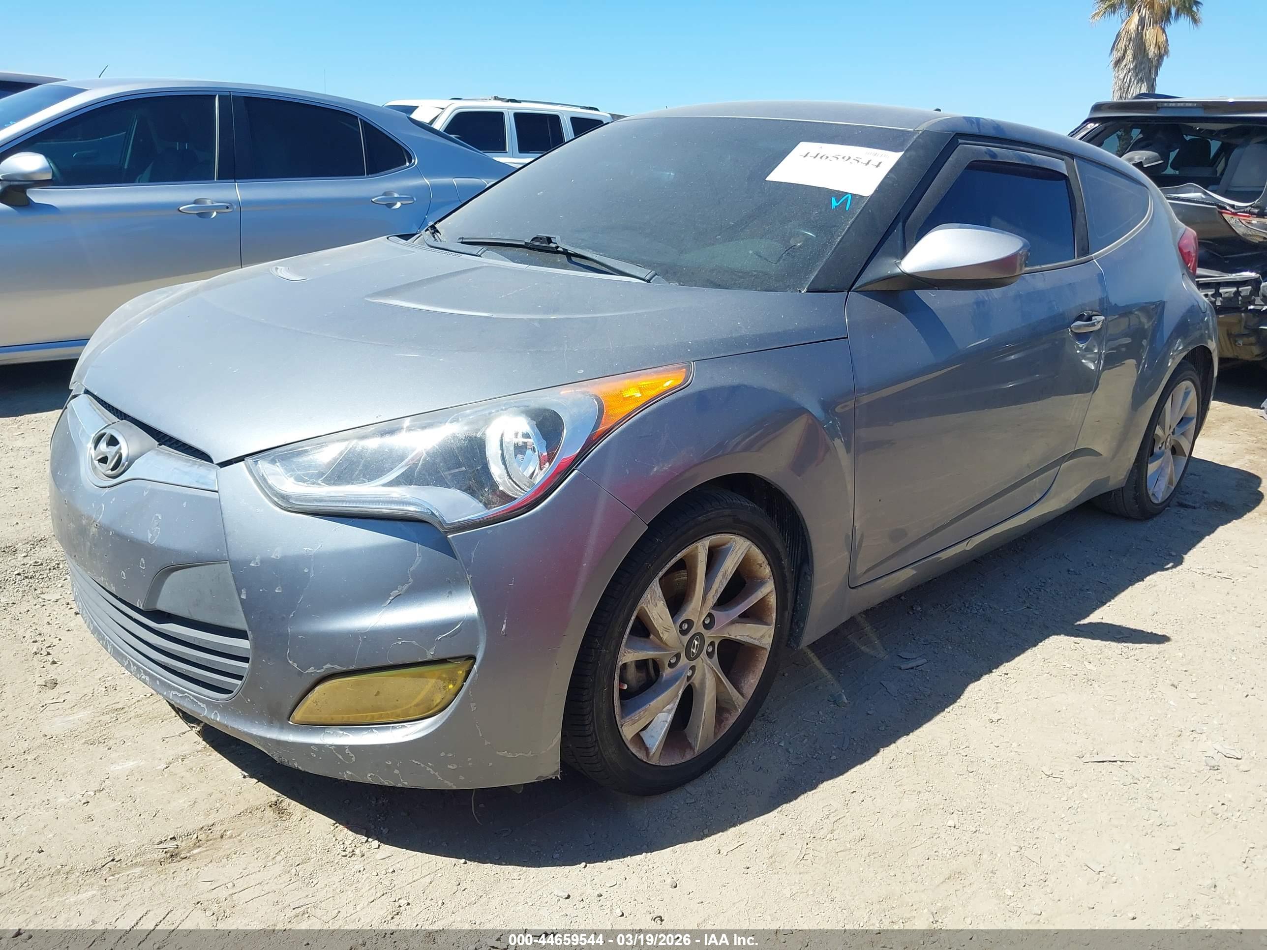 HYUNDAI VELOSTER image 2