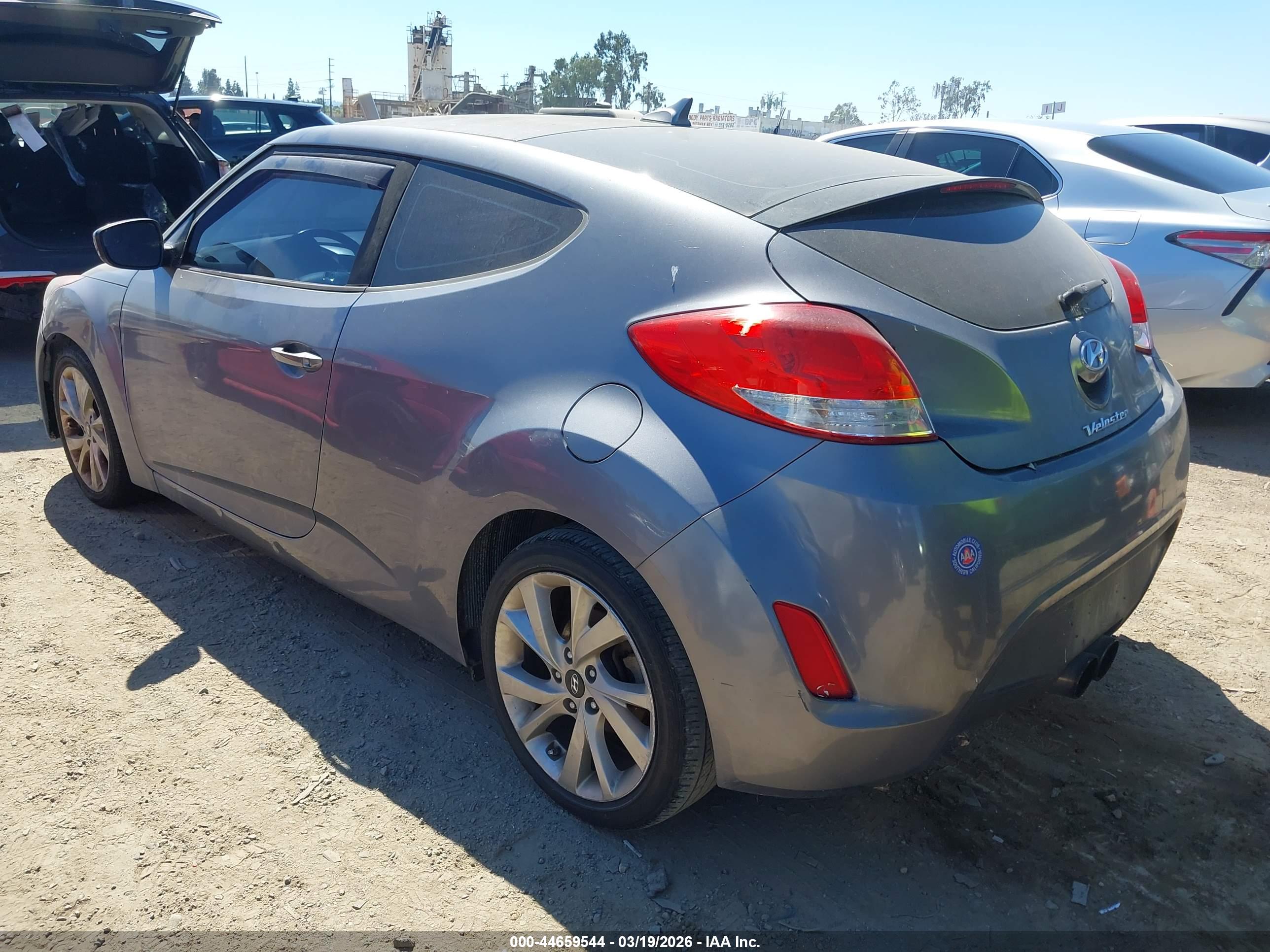 HYUNDAI VELOSTER image 3