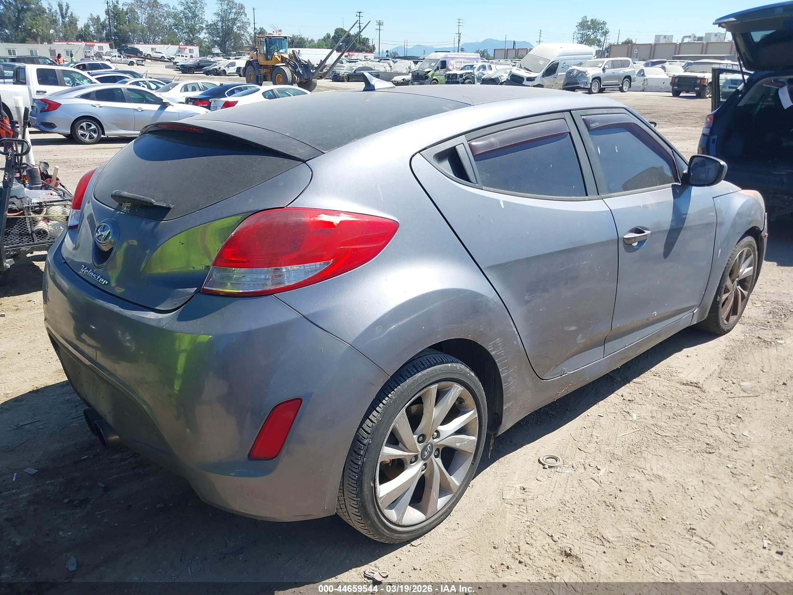 HYUNDAI VELOSTER image 4