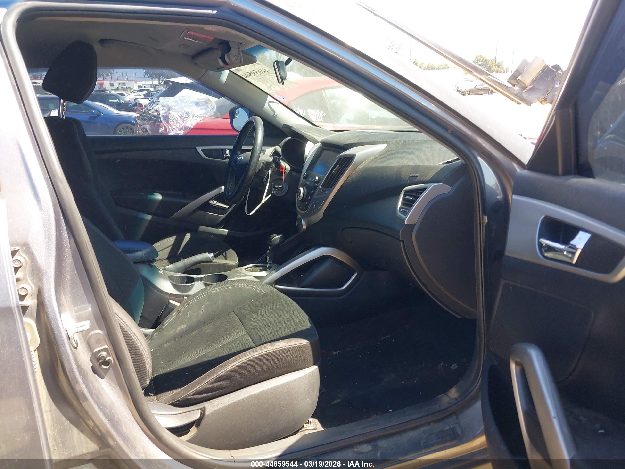HYUNDAI VELOSTER image 5