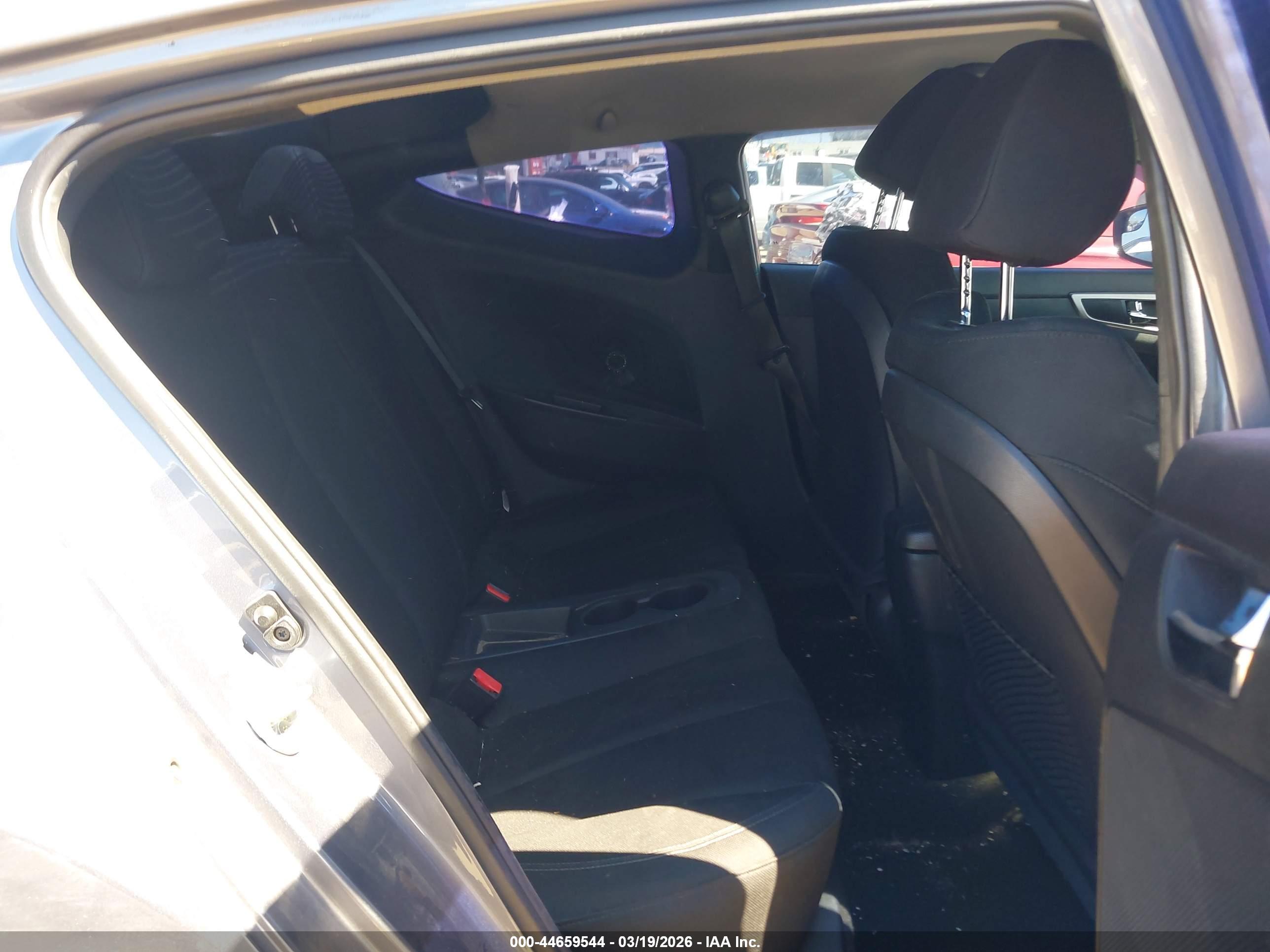 HYUNDAI VELOSTER image 8