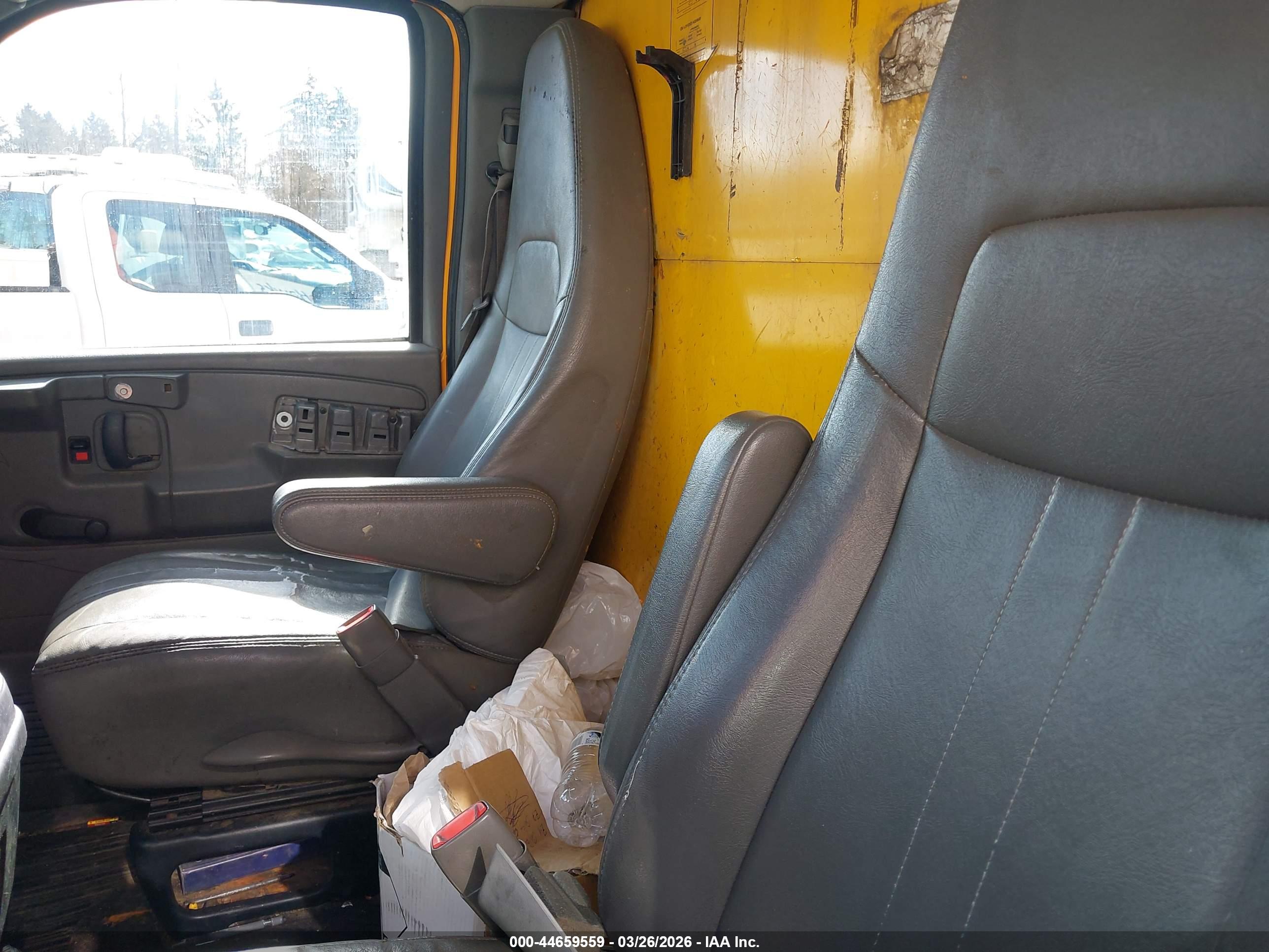 GMC SAVANA image 8