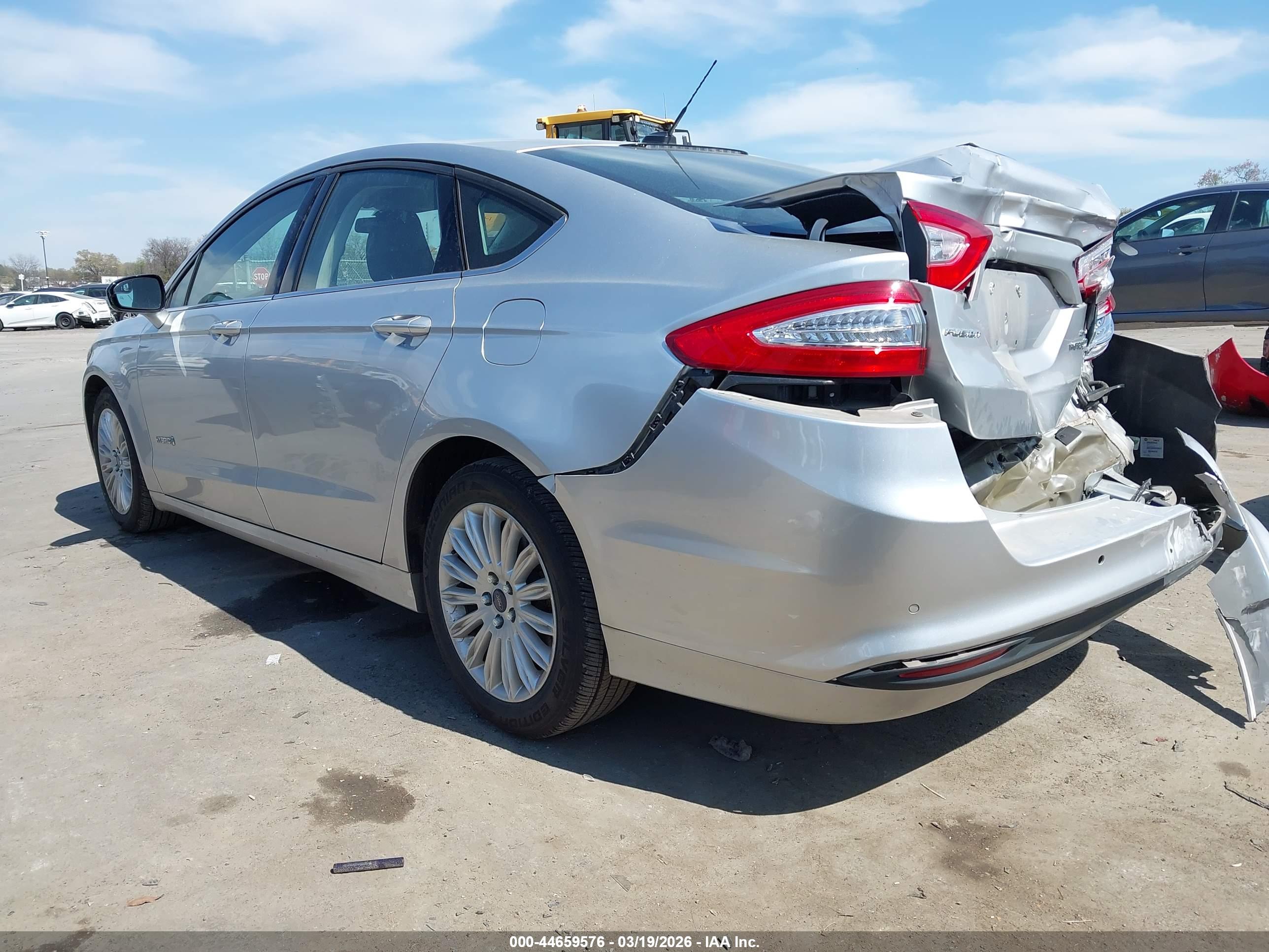 FORD FUSION image 3