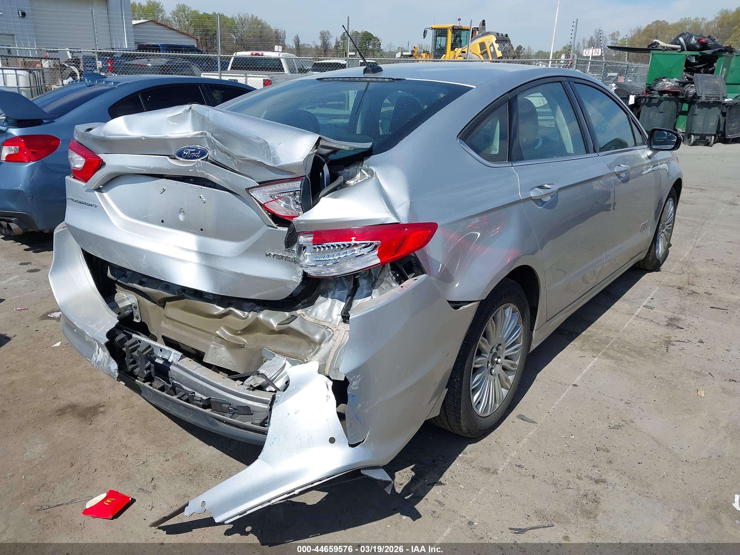 FORD FUSION image 4