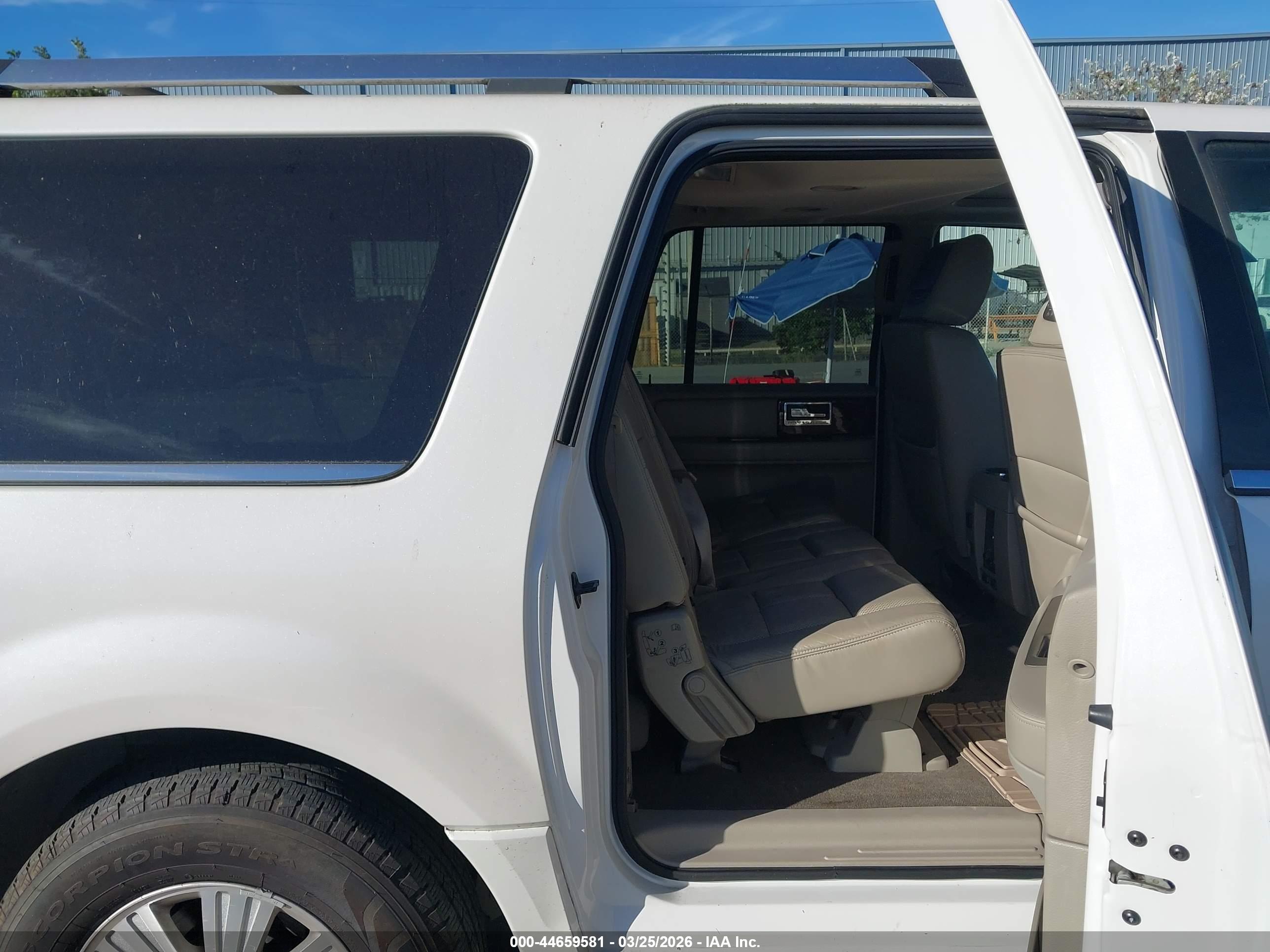 LINCOLN NAVIGATOR image 8
