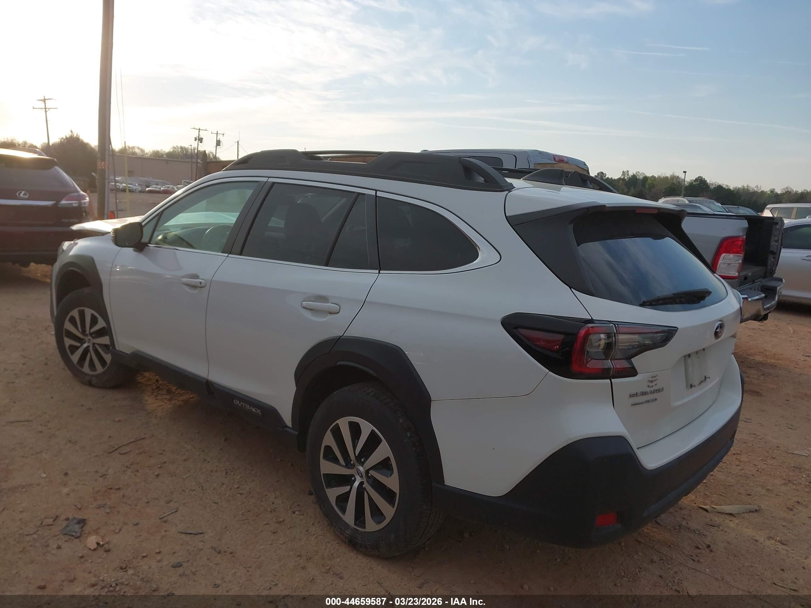 SUBARU OUTBACK image 3