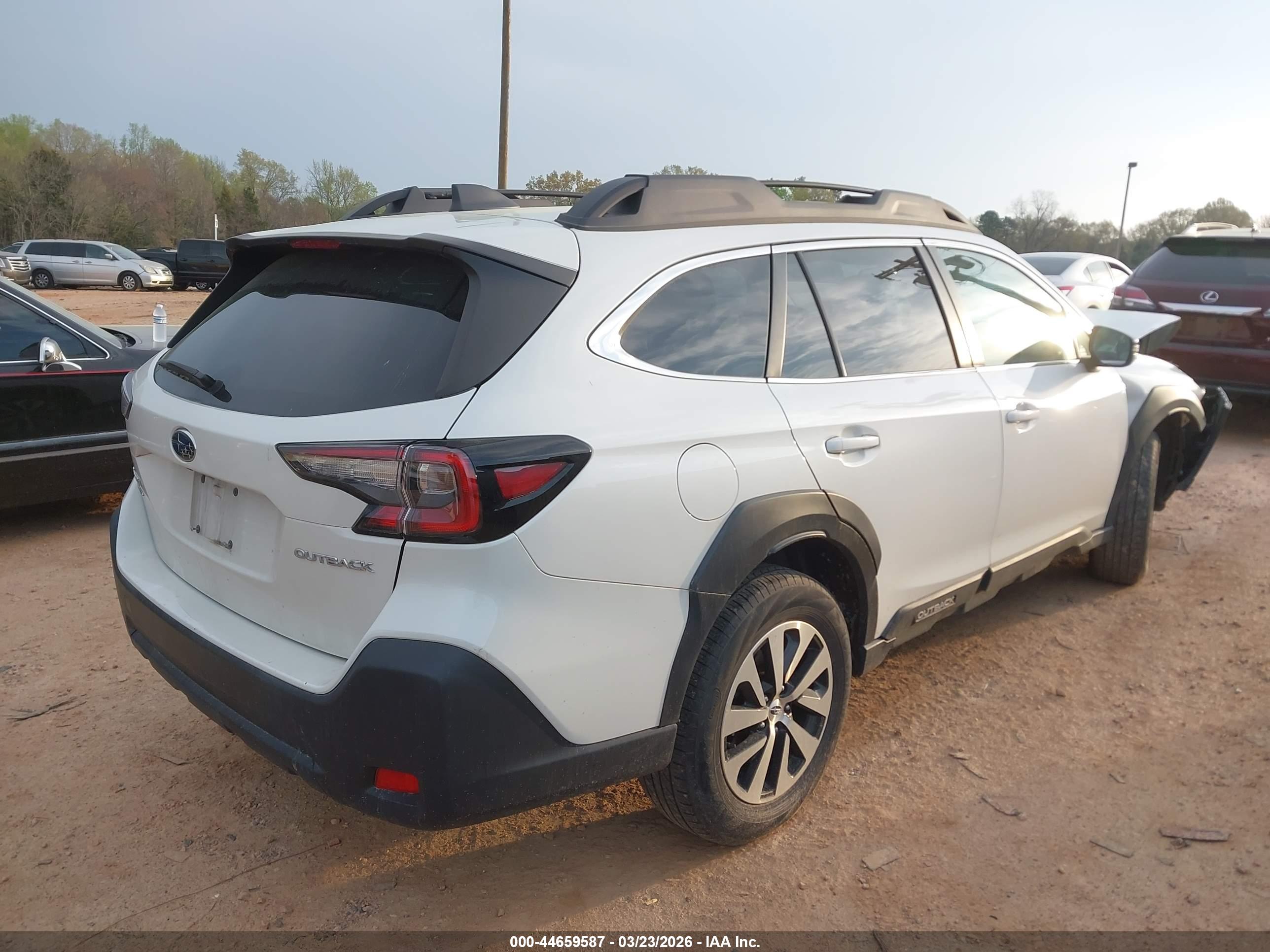 SUBARU OUTBACK image 4