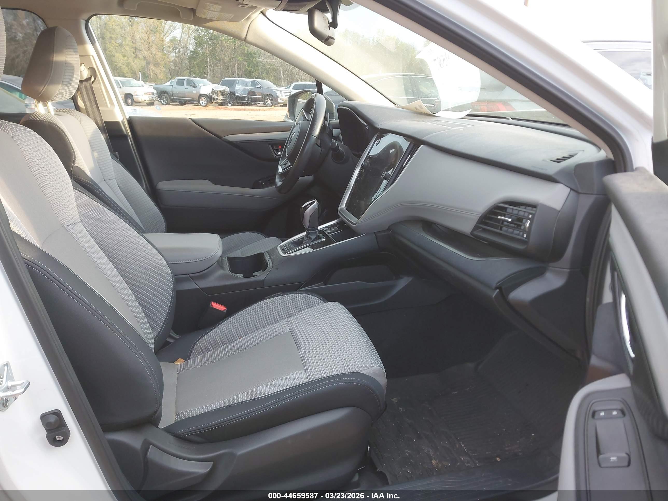 SUBARU OUTBACK image 5