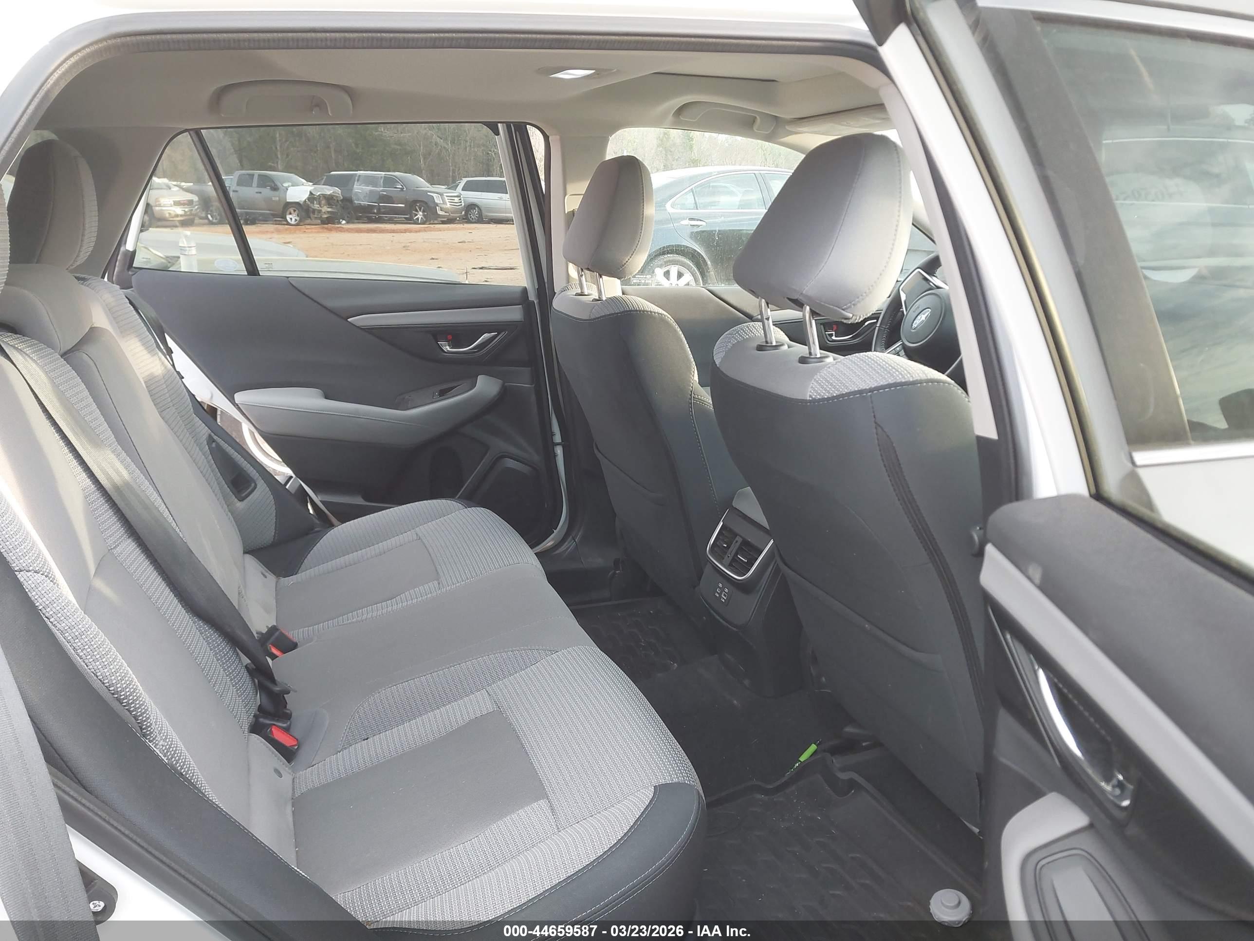 SUBARU OUTBACK image 8