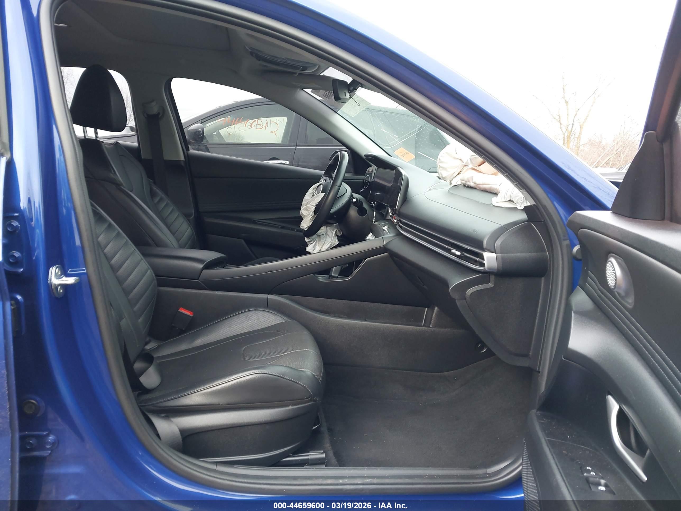 HYUNDAI ELANTRA image 5