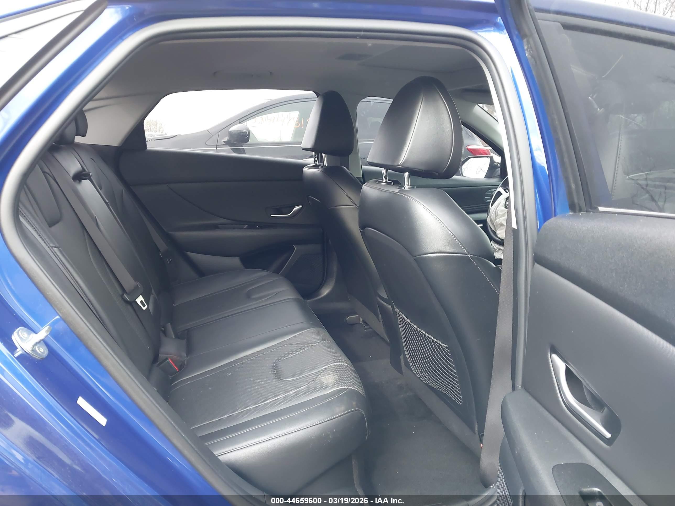 HYUNDAI ELANTRA image 8